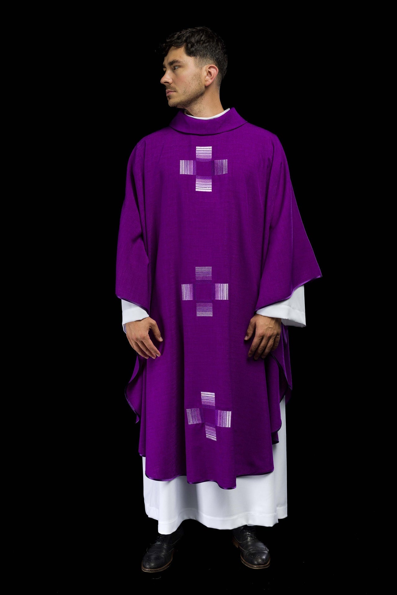 Ornat Liturgiczny Fioletowy z Haftowanymi Krzyżami - Adwent i Wielki Post - SZATYLITURGICZNE.PL