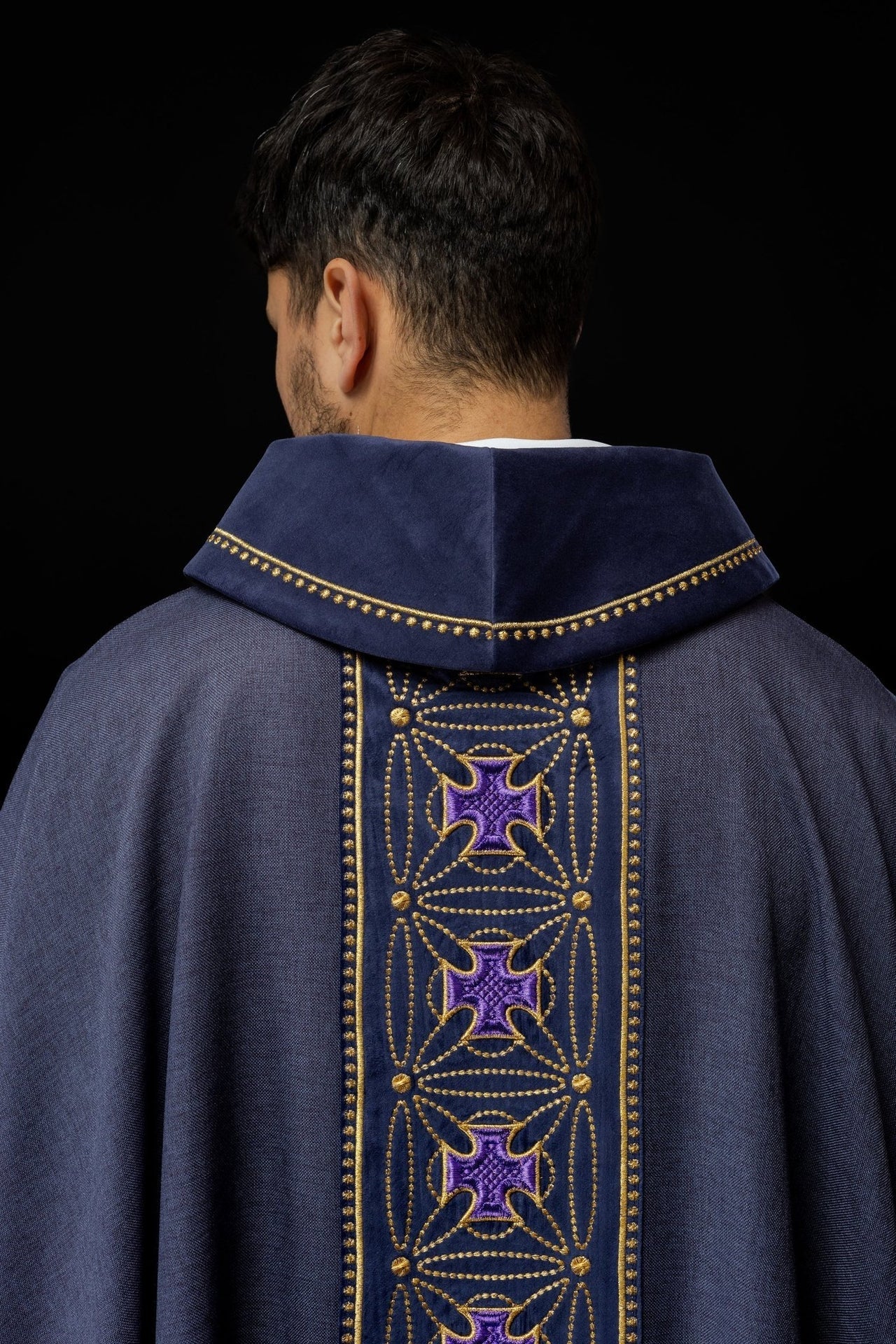 Ornat Liturgiczny Fioletowy z Krzyżami - Polska Produkcja - SZATYLITURGICZNE.PL