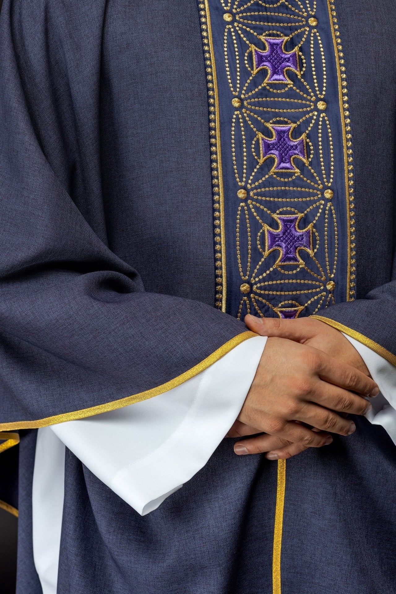 Ornat Liturgiczny Fioletowy z Krzyżami - Polska Produkcja - SZATYLITURGICZNE.PL