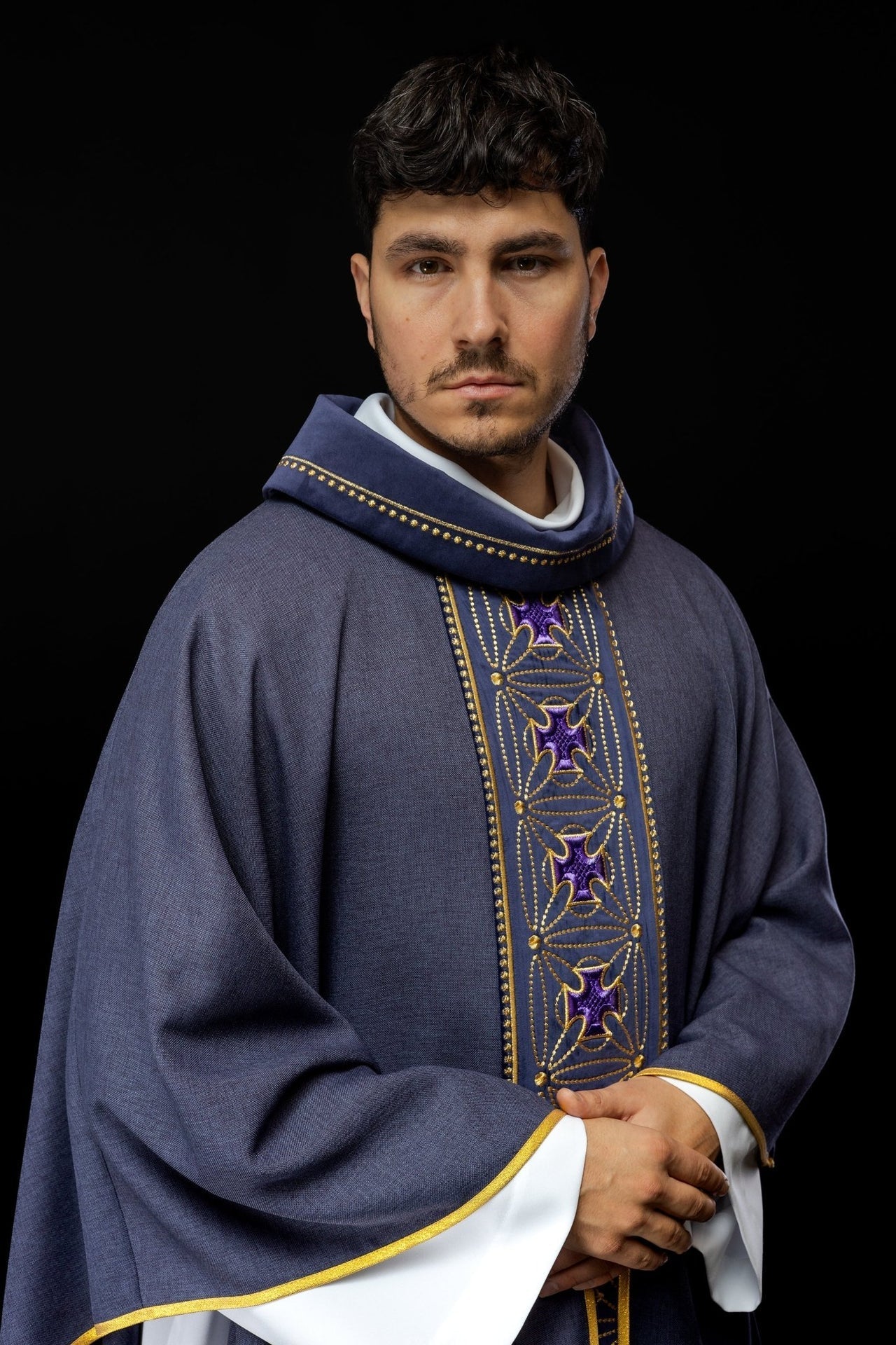 Ornat Liturgiczny Fioletowy z Krzyżami - Polska Produkcja - SZATYLITURGICZNE.PL