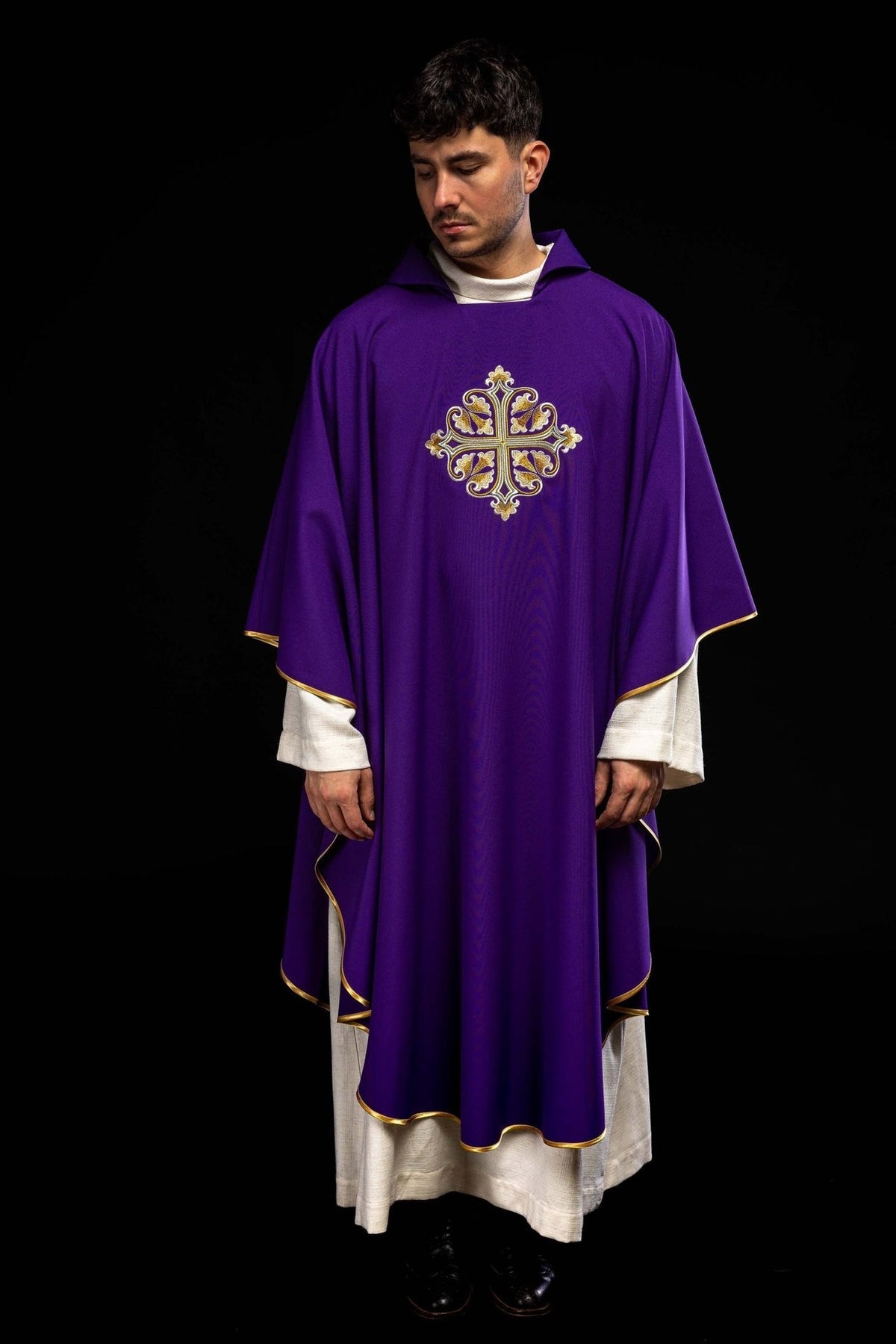 Ornat Liturgiczny Fioletowy z Krzyżem Eucharystycznym i Stułą - SZATYLITURGICZNE.PL
