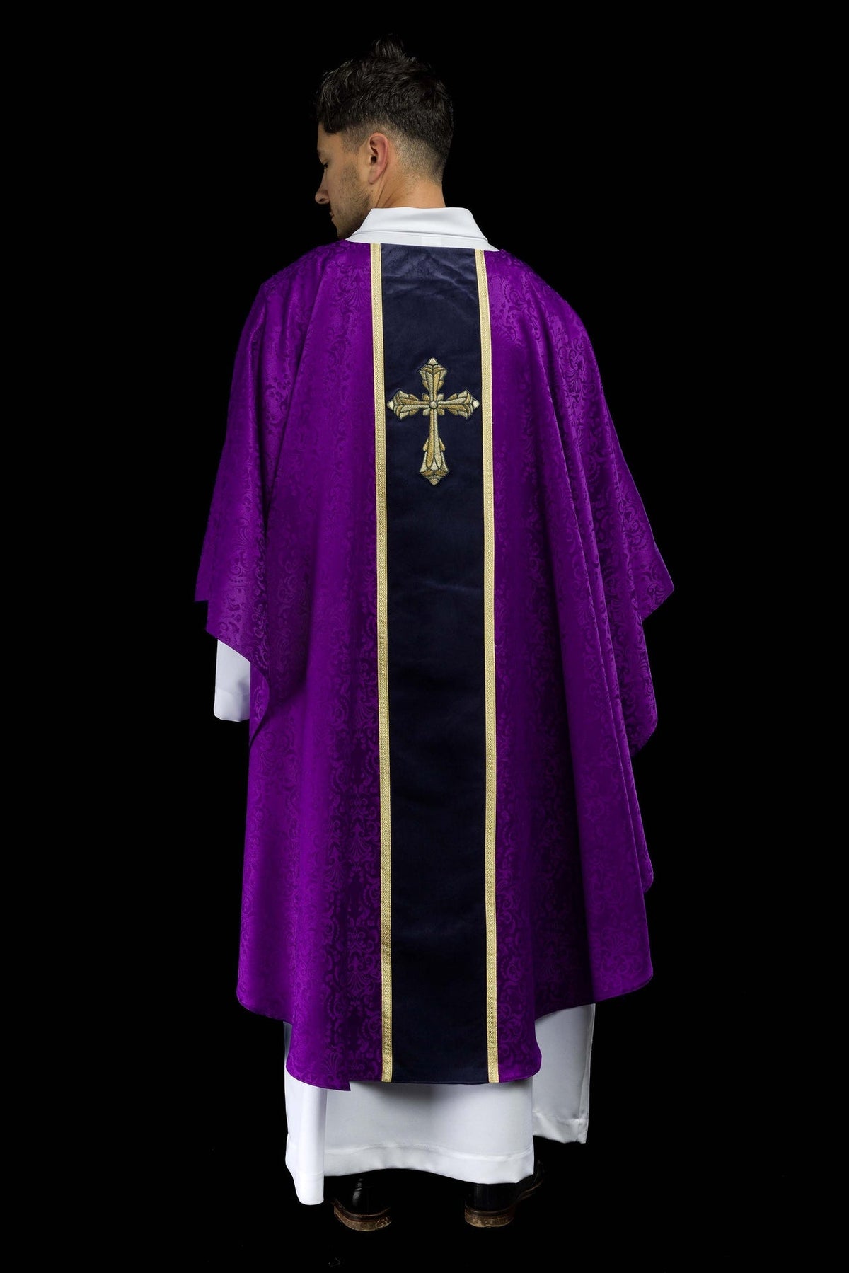 Ornat Liturgiczny Fioletowy Żakardowy z Haftem Krzyża - Adwent i Wielki Post - SZATYLITURGICZNE.PL