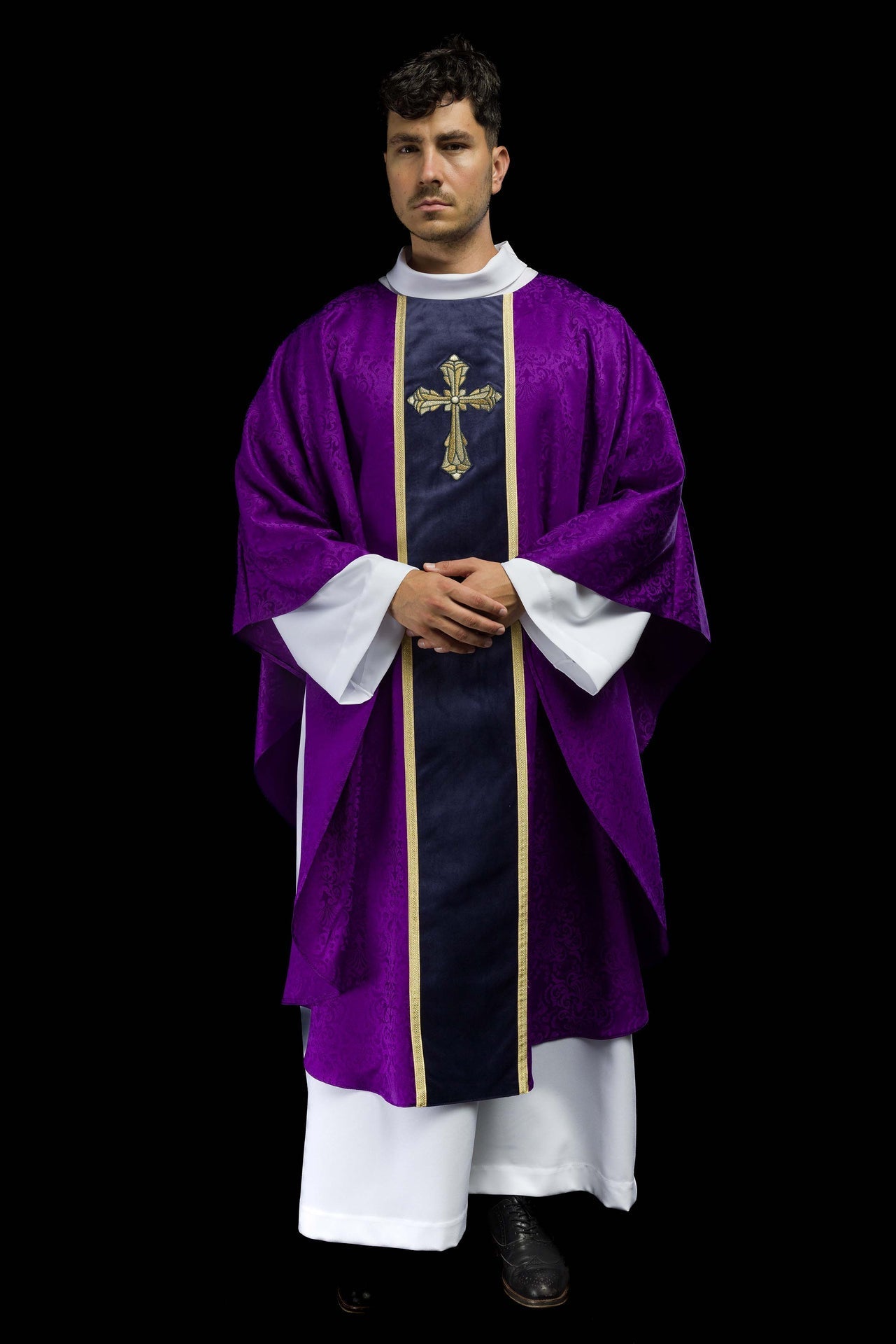 Ornat Liturgiczny Fioletowy Żakardowy z Haftem Krzyża - Adwent i Wielki Post - SZATYLITURGICZNE.PL