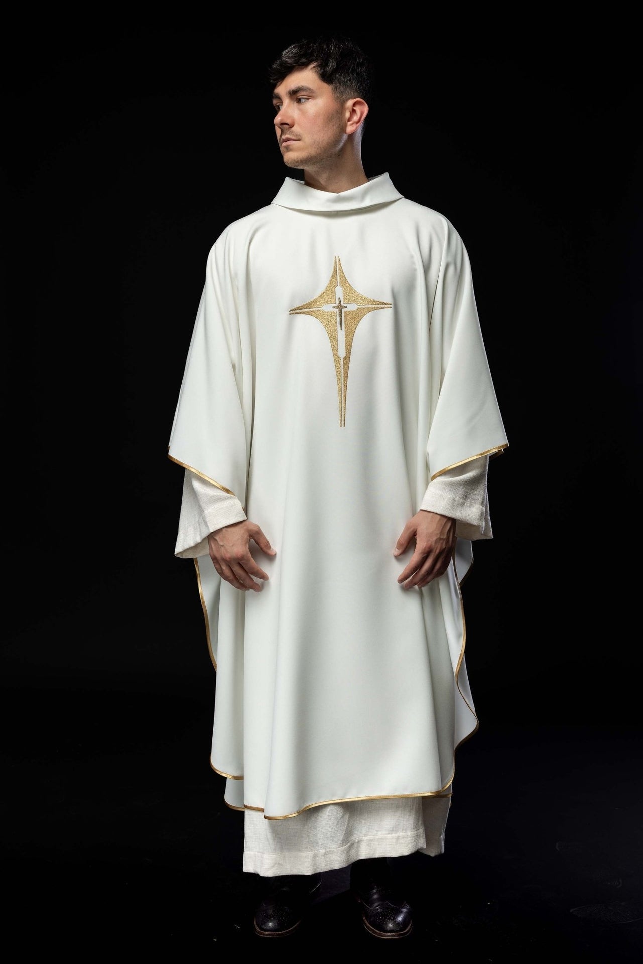 Ornat Liturgiczny Haftowany Krzyż Złota Nić - Wszystkie Kolory - SZATYLITURGICZNE.PL