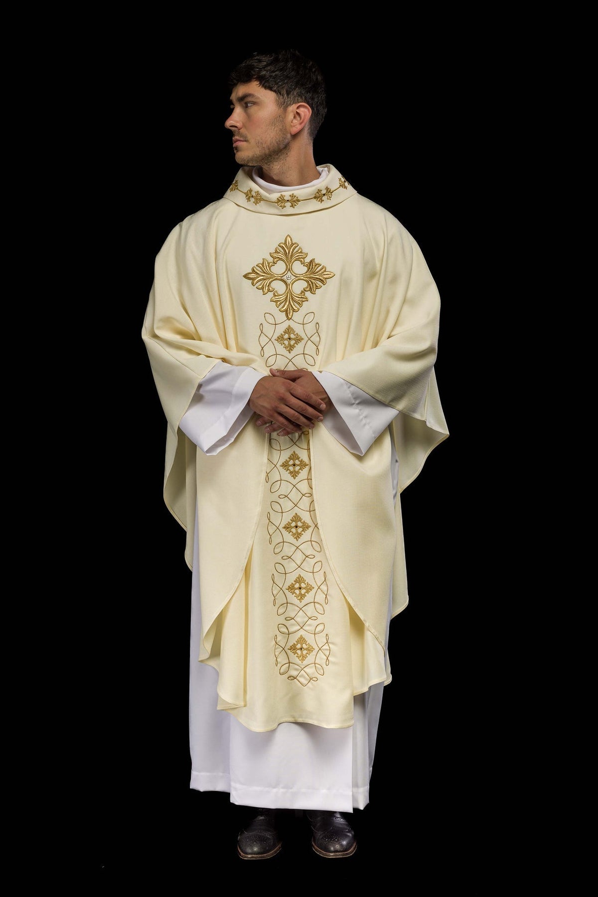 Ornat Liturgiczny Haftowany Sznurkiem i Kamieniami - Polski Producent - SZATYLITURGICZNE.PL
