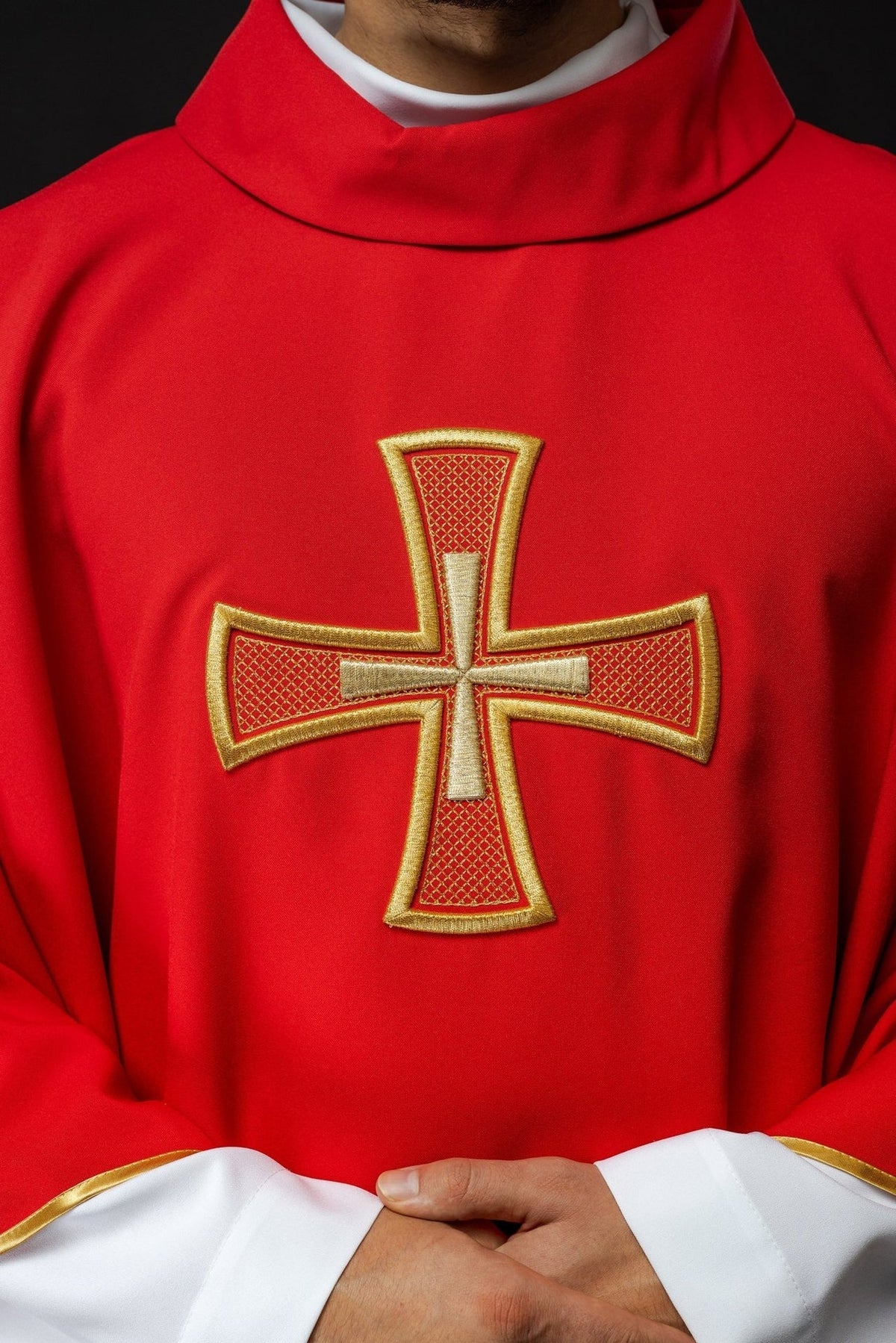 Ornat Liturgiczny IHS Czerwony Haft Krzyż Złota Lamówka - SZATYLITURGICZNE.PL