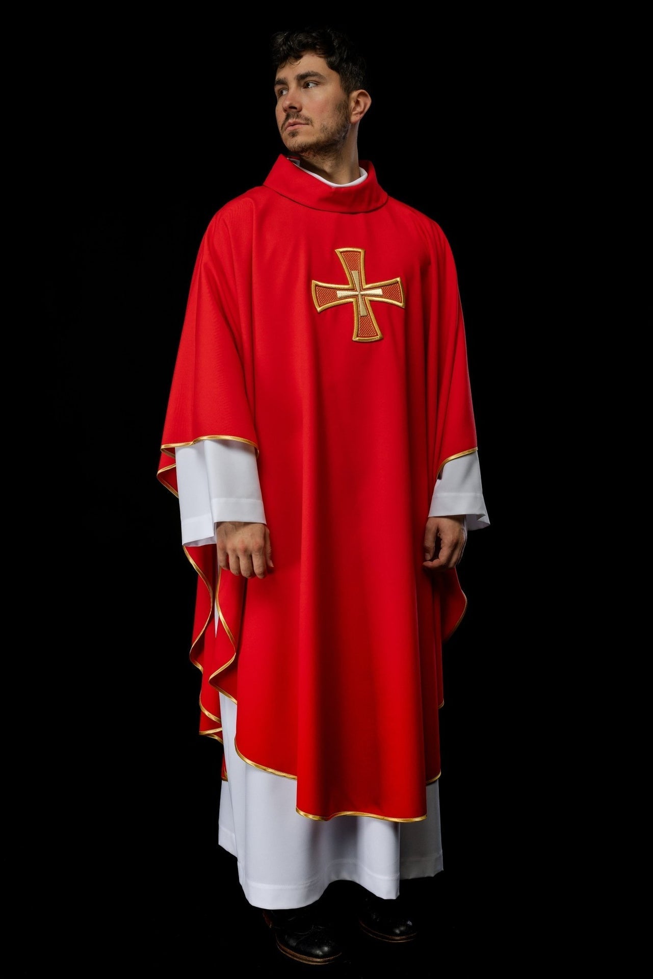 Ornat Liturgiczny IHS Czerwony Haft Krzyż Złota Lamówka - SZATYLITURGICZNE.PL