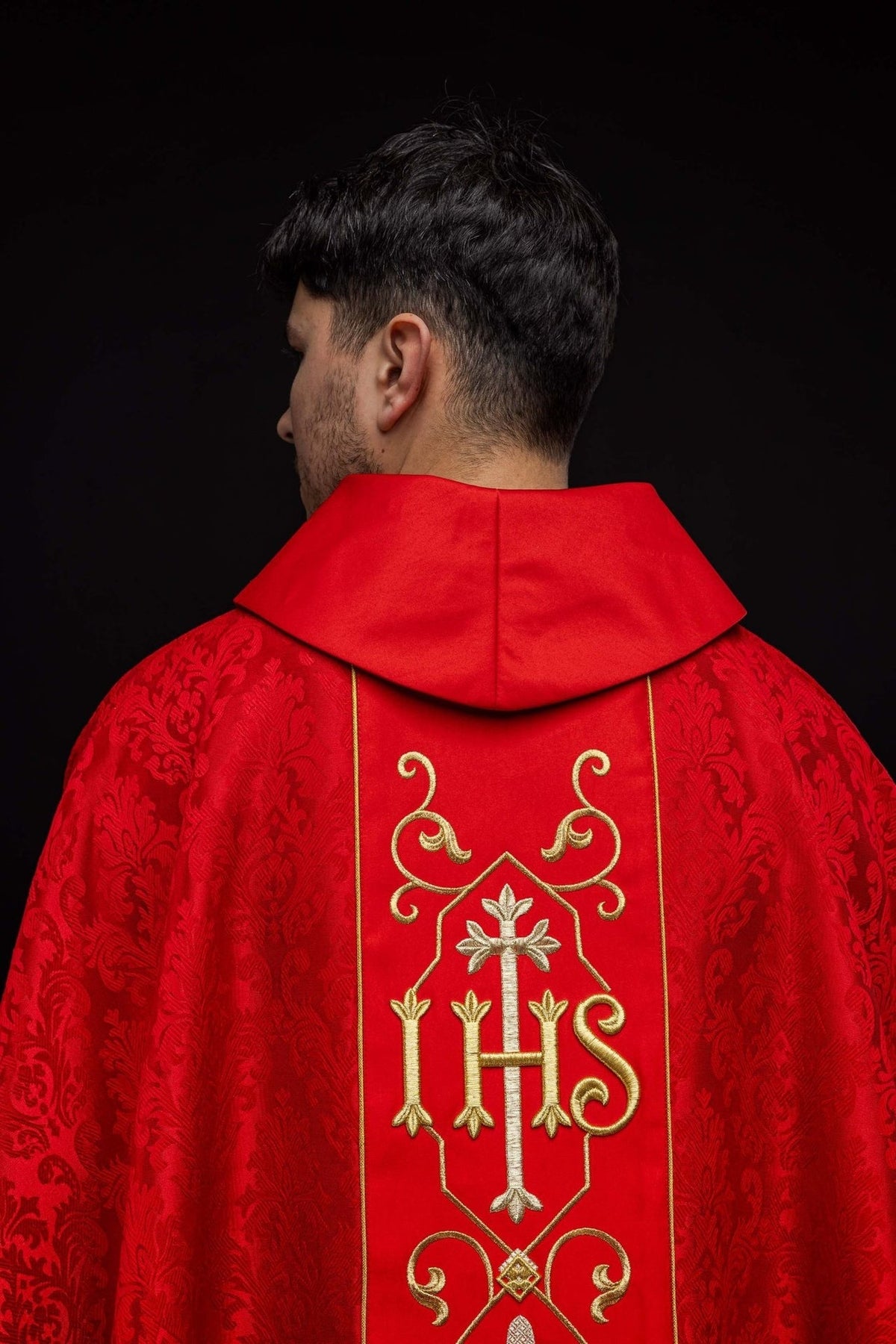 Ornat Liturgiczny IHS Czerwony z Haftem - Polska Produkcja - SZATYLITURGICZNE.PL