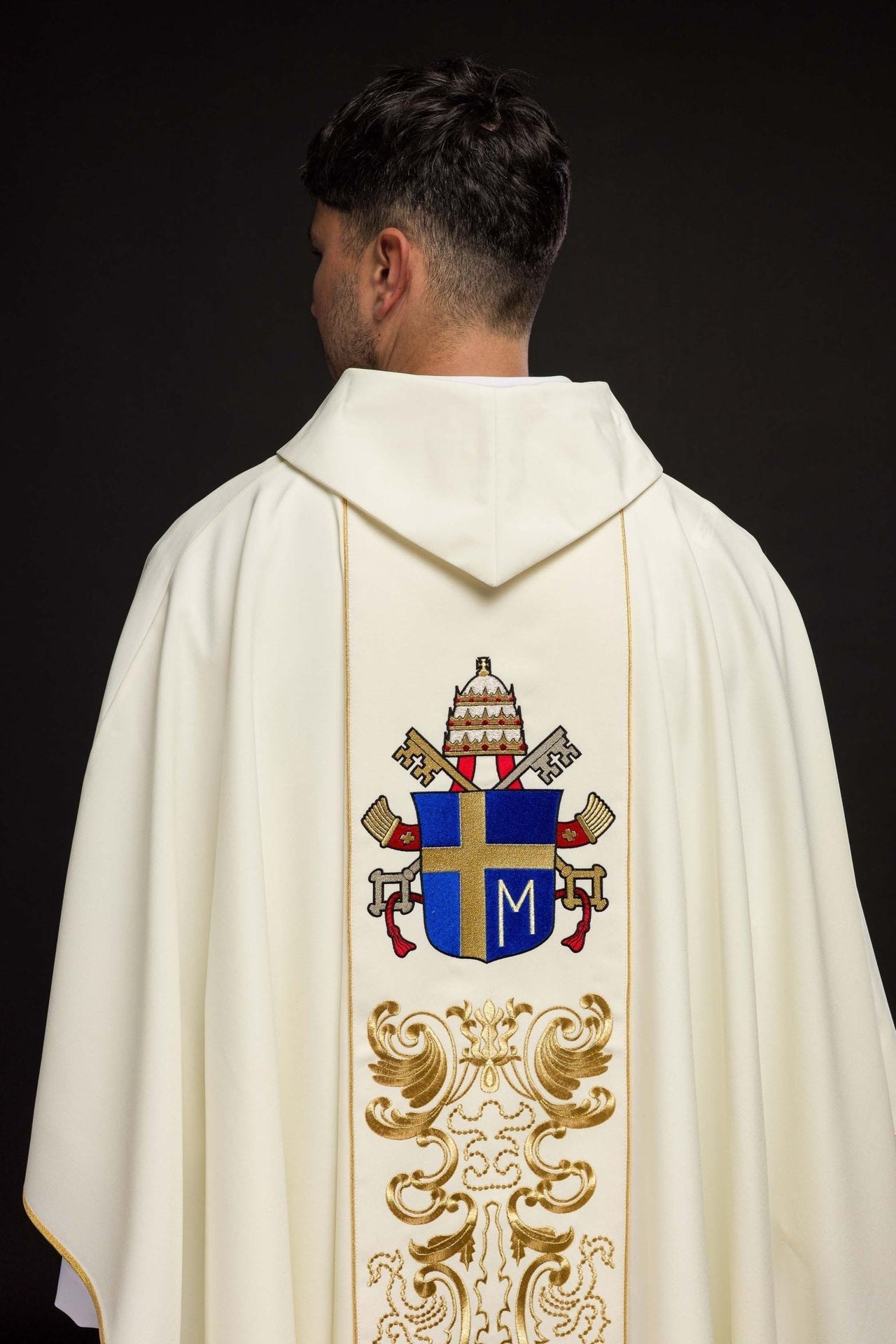Ornat Liturgiczny Jan Paweł II Haftowany - Polski Producent - SZATYLITURGICZNE.PL