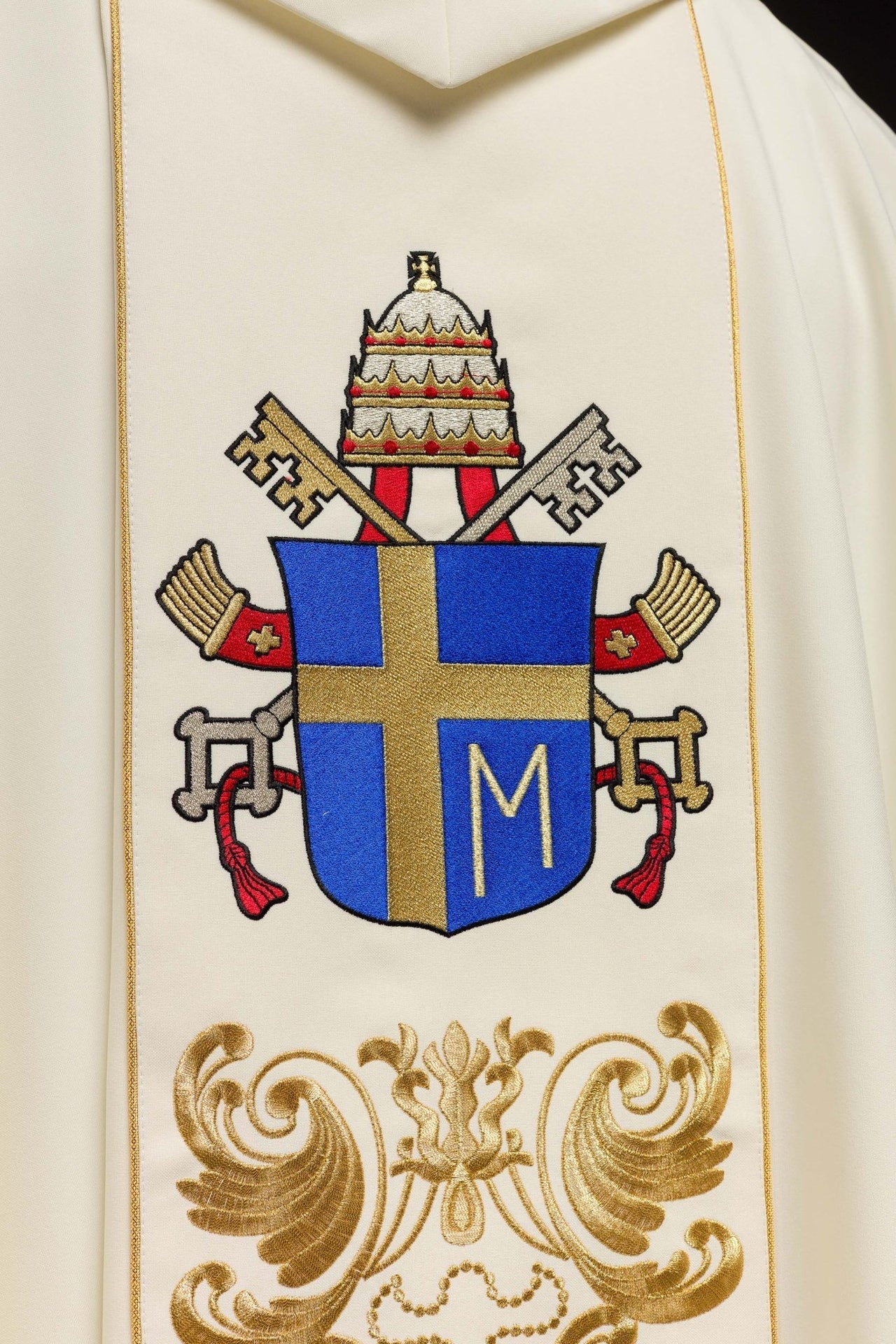 Ornat Liturgiczny Jan Paweł II Haftowany - Polski Producent - SZATYLITURGICZNE.PL