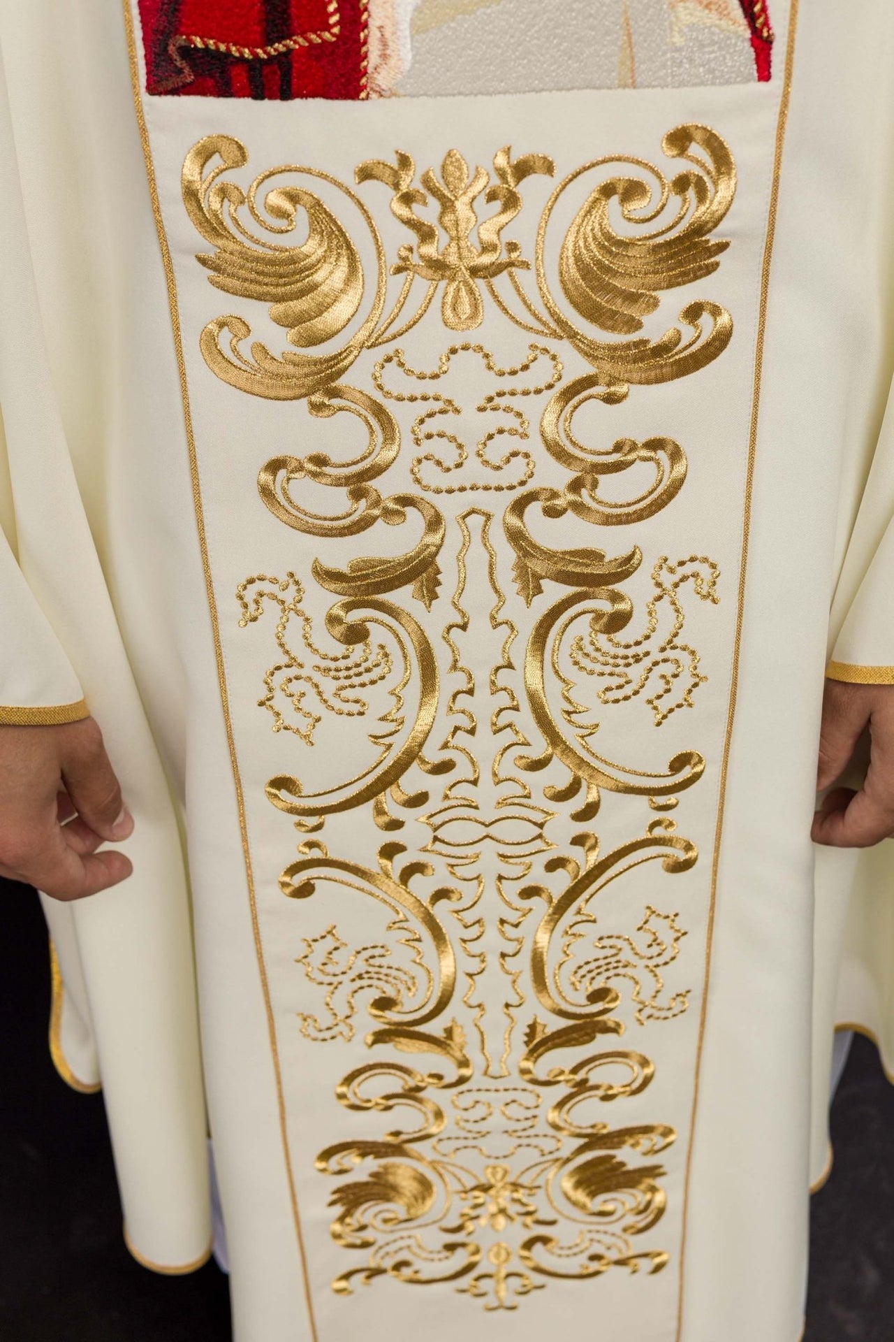 Ornat Liturgiczny Jan Paweł II Haftowany - Polski Producent - SZATYLITURGICZNE.PL