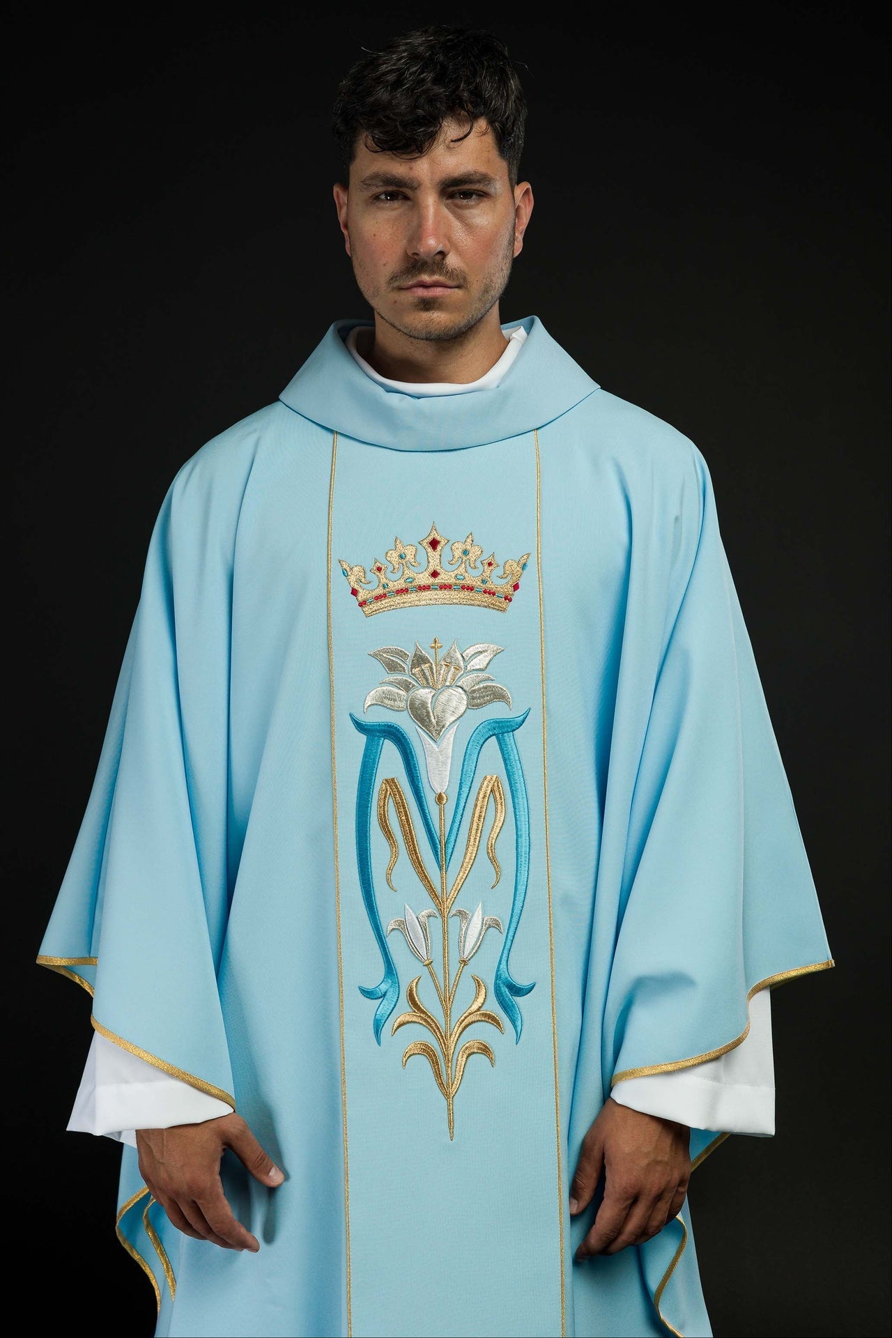 Ornat liturgiczny Maryjny haftowany z koroną Niebieski - SZATYLITURGICZNE.PL