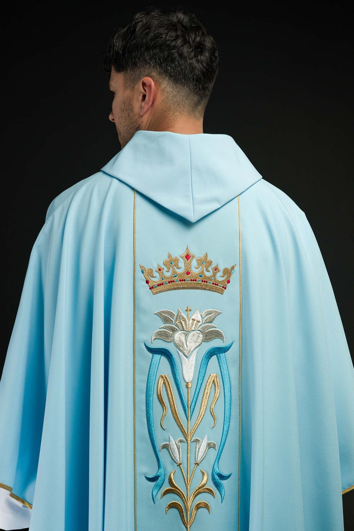 Ornat liturgiczny Maryjny haftowany z koroną Niebieski - SZATYLITURGICZNE.PL