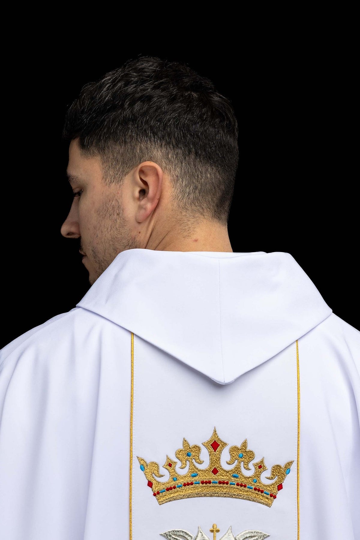 Ornat liturgiczny Maryjny haftowany z koroną w kolorze białym - SZATYLITURGICZNE.PL