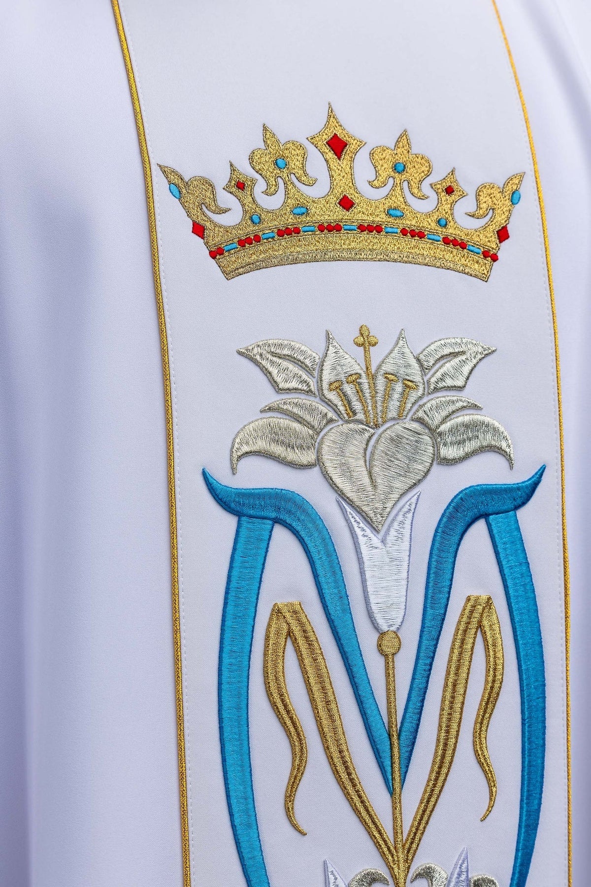 Ornat liturgiczny Maryjny haftowany z koroną w kolorze białym - SZATYLITURGICZNE.PL