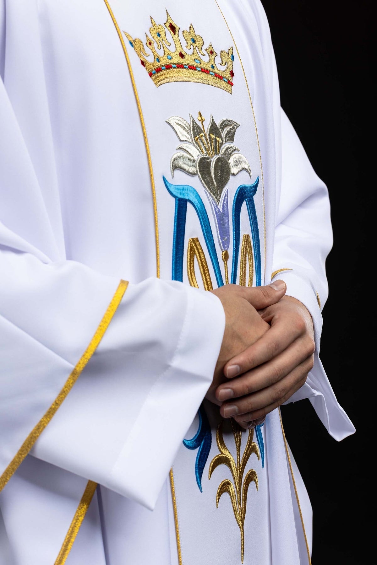 Ornat liturgiczny Maryjny haftowany z koroną w kolorze białym - SZATYLITURGICZNE.PL