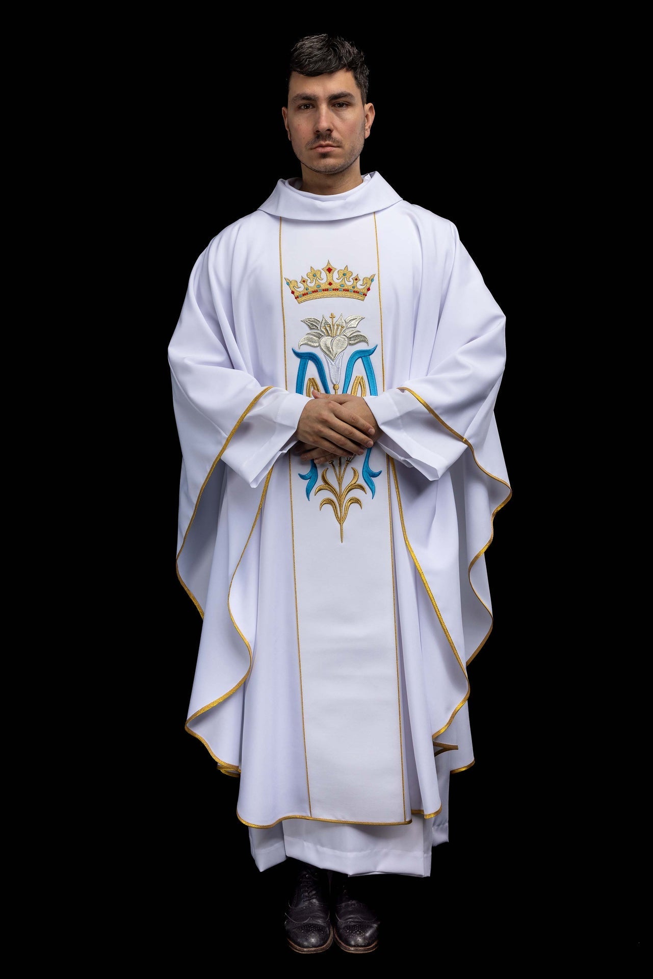 Ornat liturgiczny Maryjny haftowany z koroną w kolorze białym - SZATYLITURGICZNE.PL