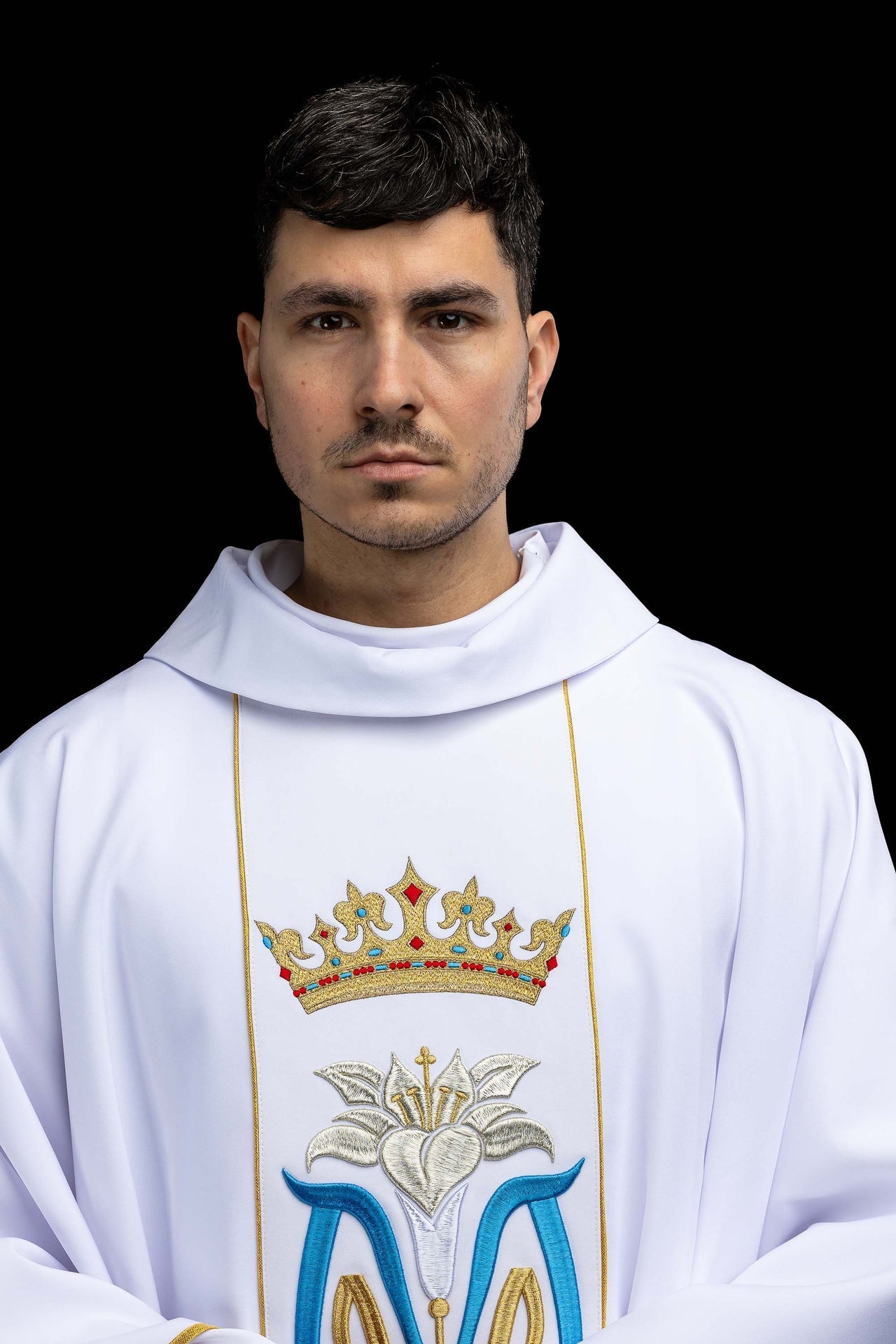 Ornat liturgiczny Maryjny haftowany z koroną w kolorze białym - SZATYLITURGICZNE.PL