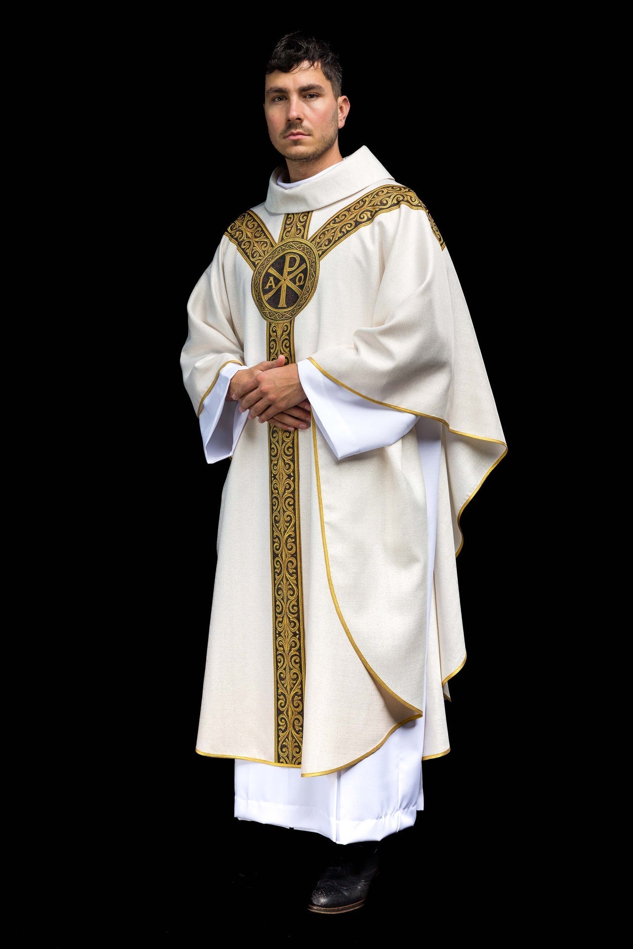 Ornat Liturgiczny Pax Ecru z Złotym Drukiem - Symbol Pokoju - SZATYLITURGICZNE.PL