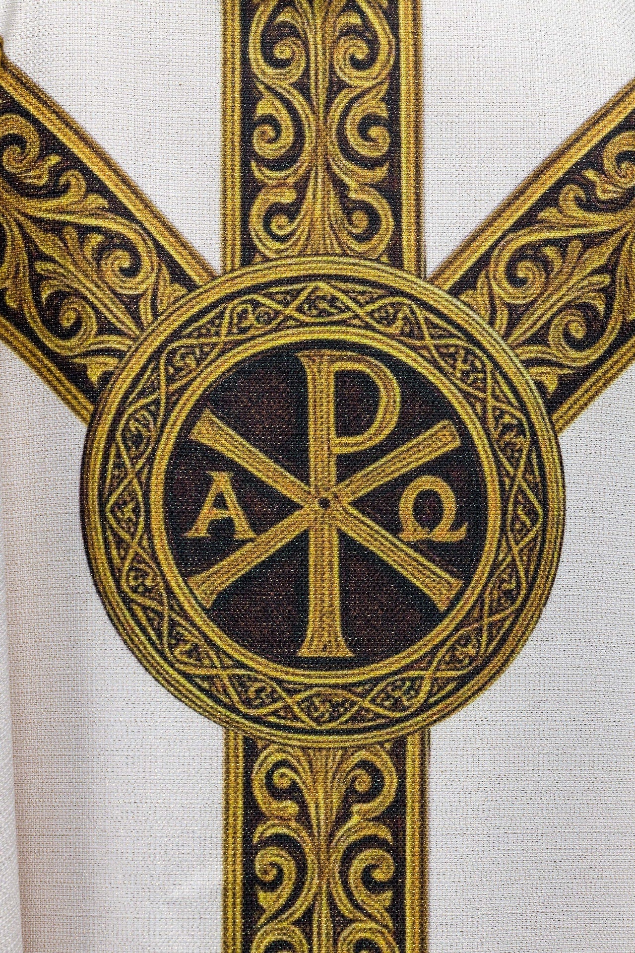 Ornat Liturgiczny Pax Ecru z Złotym Drukiem - Symbol Pokoju - SZATYLITURGICZNE.PL