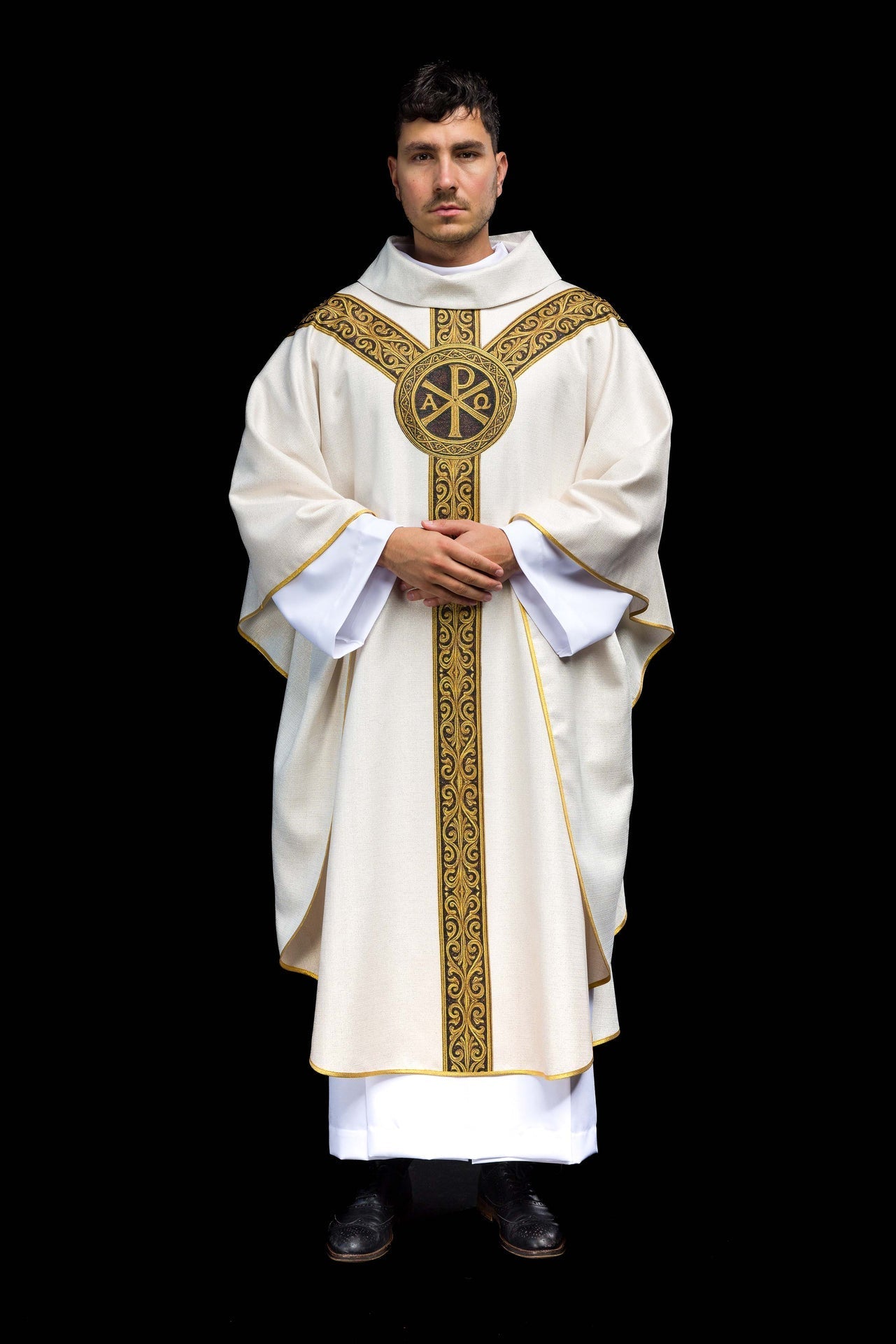 Ornat Liturgiczny Pax Ecru z Złotym Drukiem - Symbol Pokoju - SZATYLITURGICZNE.PL