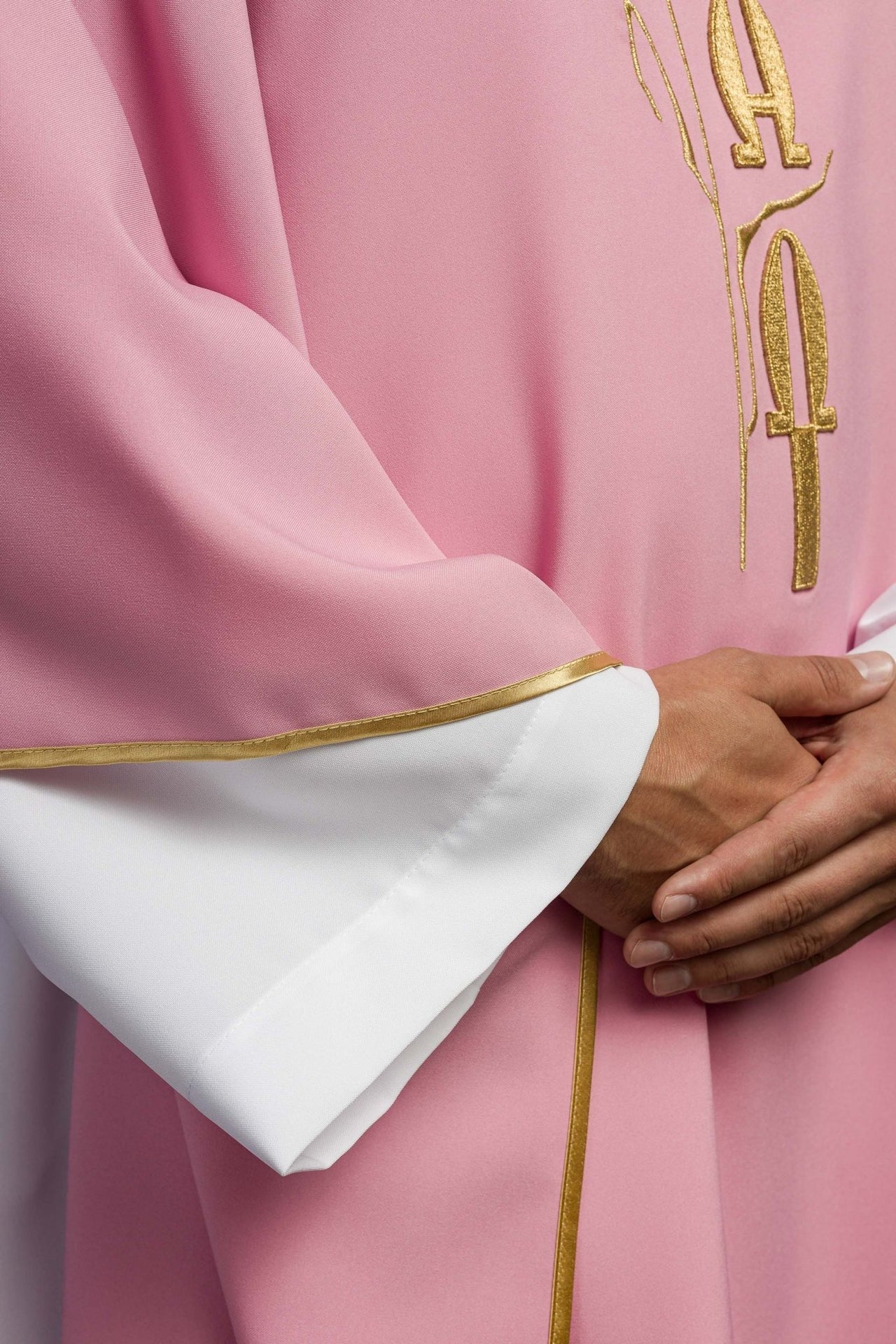 Ornat Liturgiczny Różowy Krzyż i IHS Złoty Haft - Polski Produkt - SZATYLITURGICZNE.PL