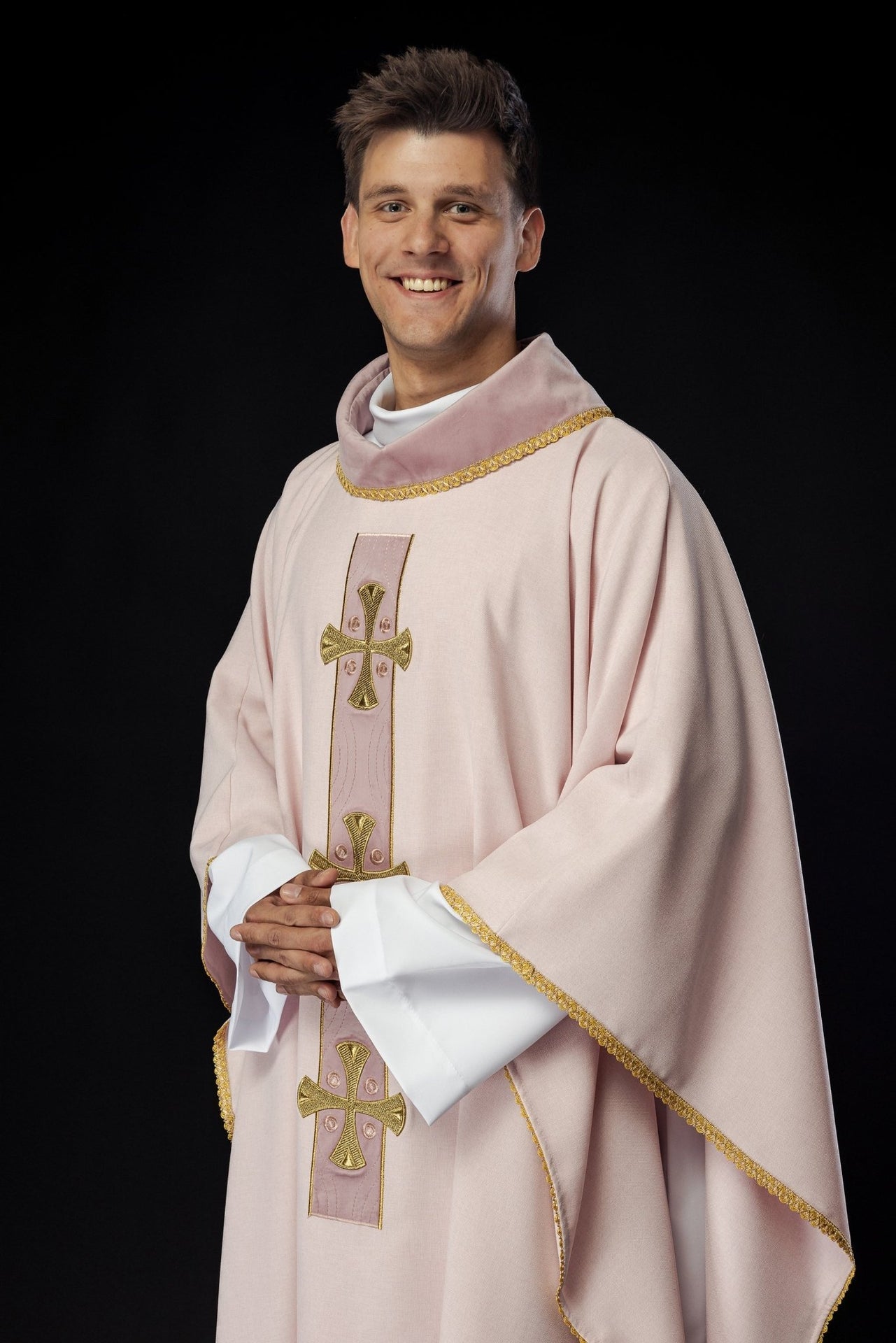 Ornat Liturgiczny Różowy Złote Krzyże i Lamówka - Polska Produkcja - SZATYLITURGICZNE.PL