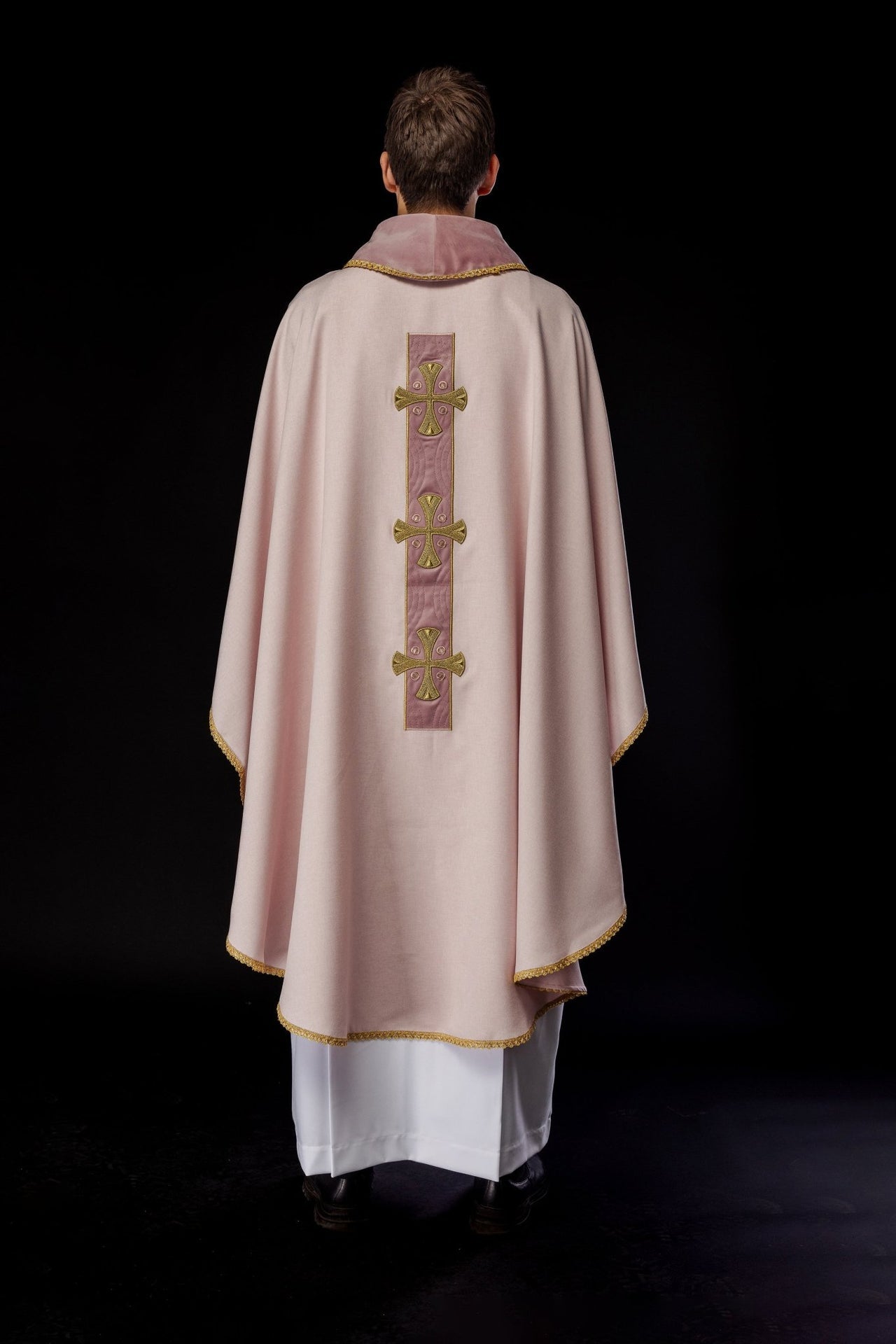 Ornat Liturgiczny Różowy Złote Krzyże i Lamówka - Polska Produkcja - SZATYLITURGICZNE.PL