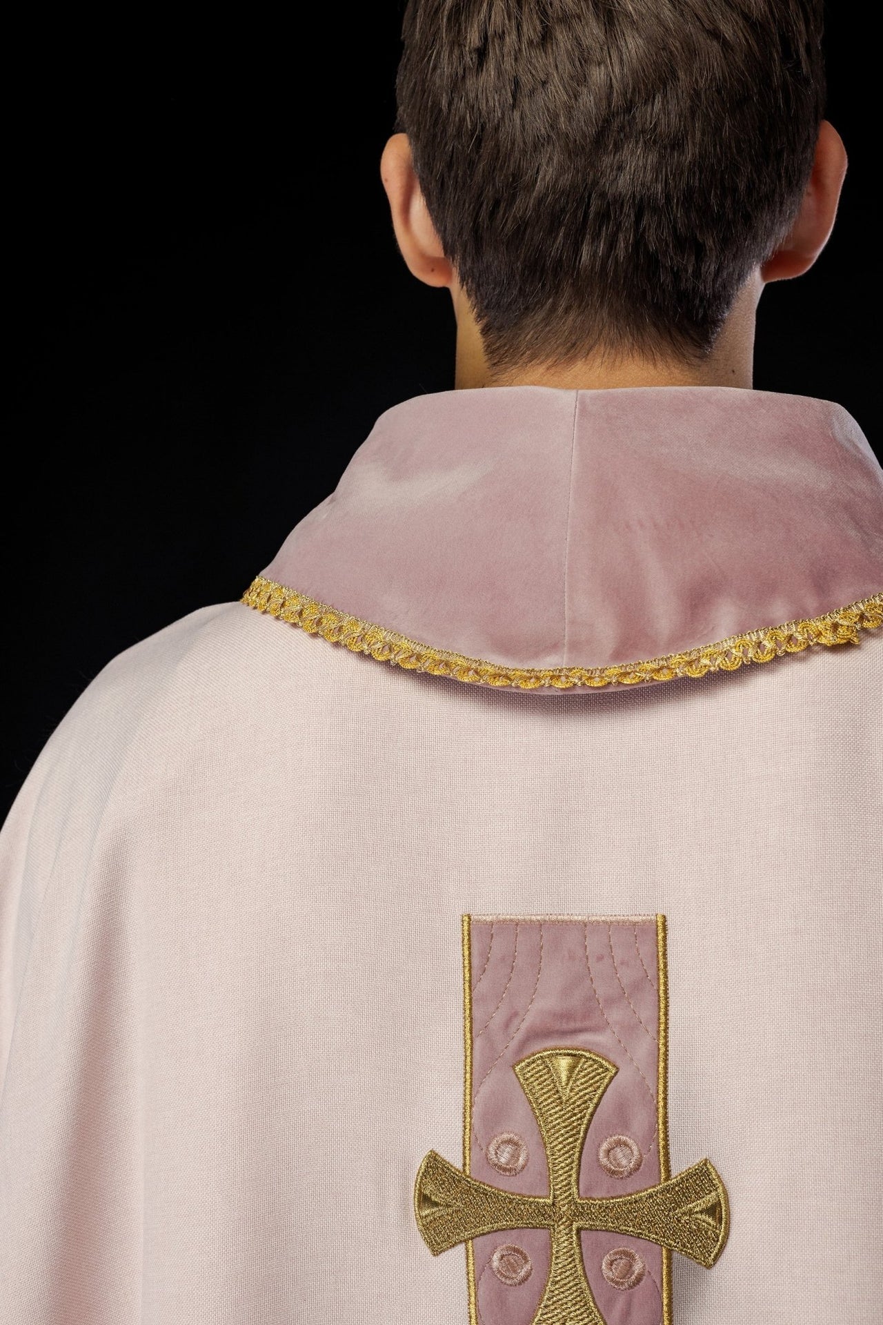 Ornat Liturgiczny Różowy Złote Krzyże i Lamówka - Polska Produkcja - SZATYLITURGICZNE.PL