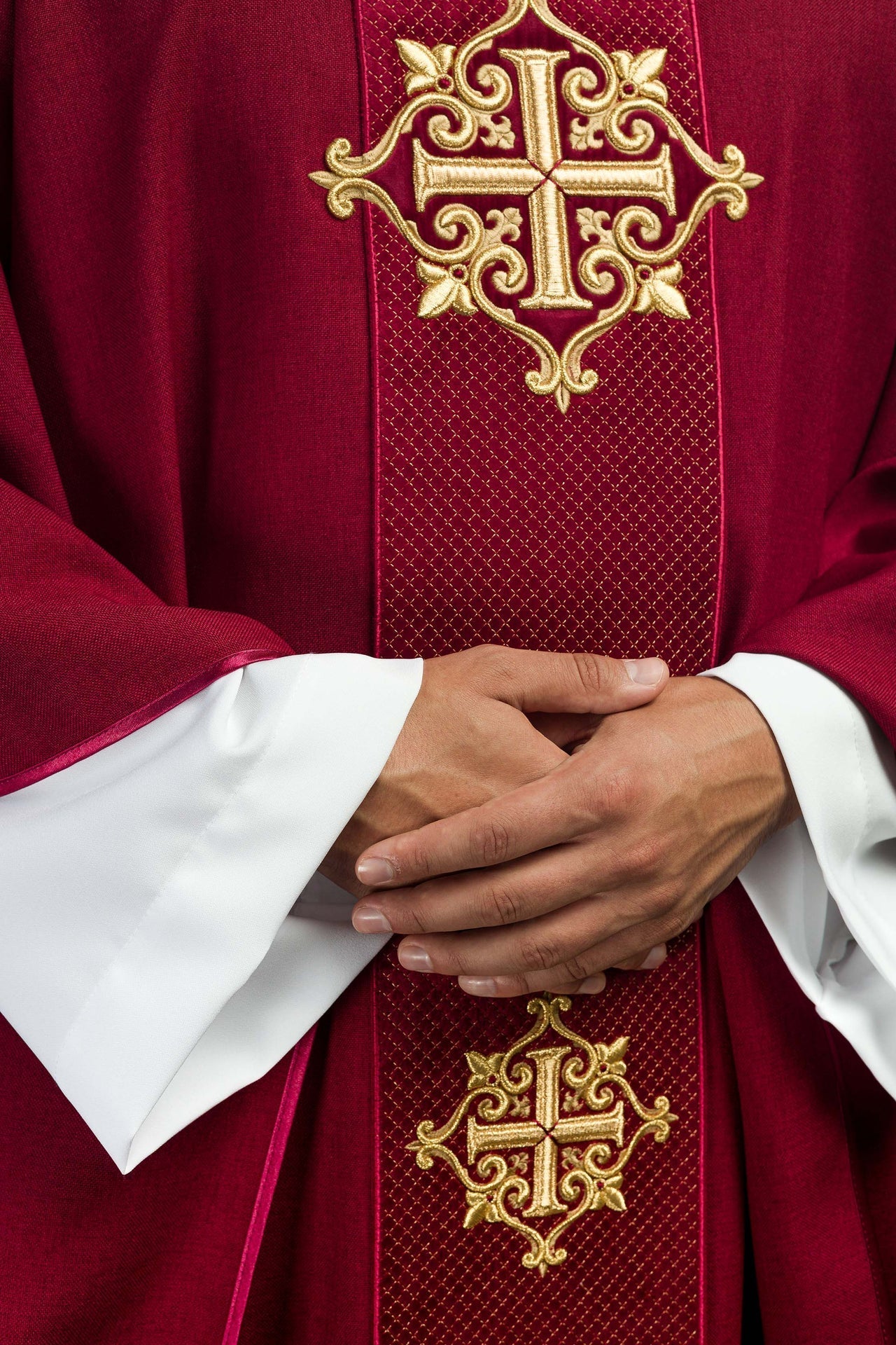 Ornat Liturgiczny z Aksamitnym Pasem i Haftem Krzyży - SZATYLITURGICZNE.PL