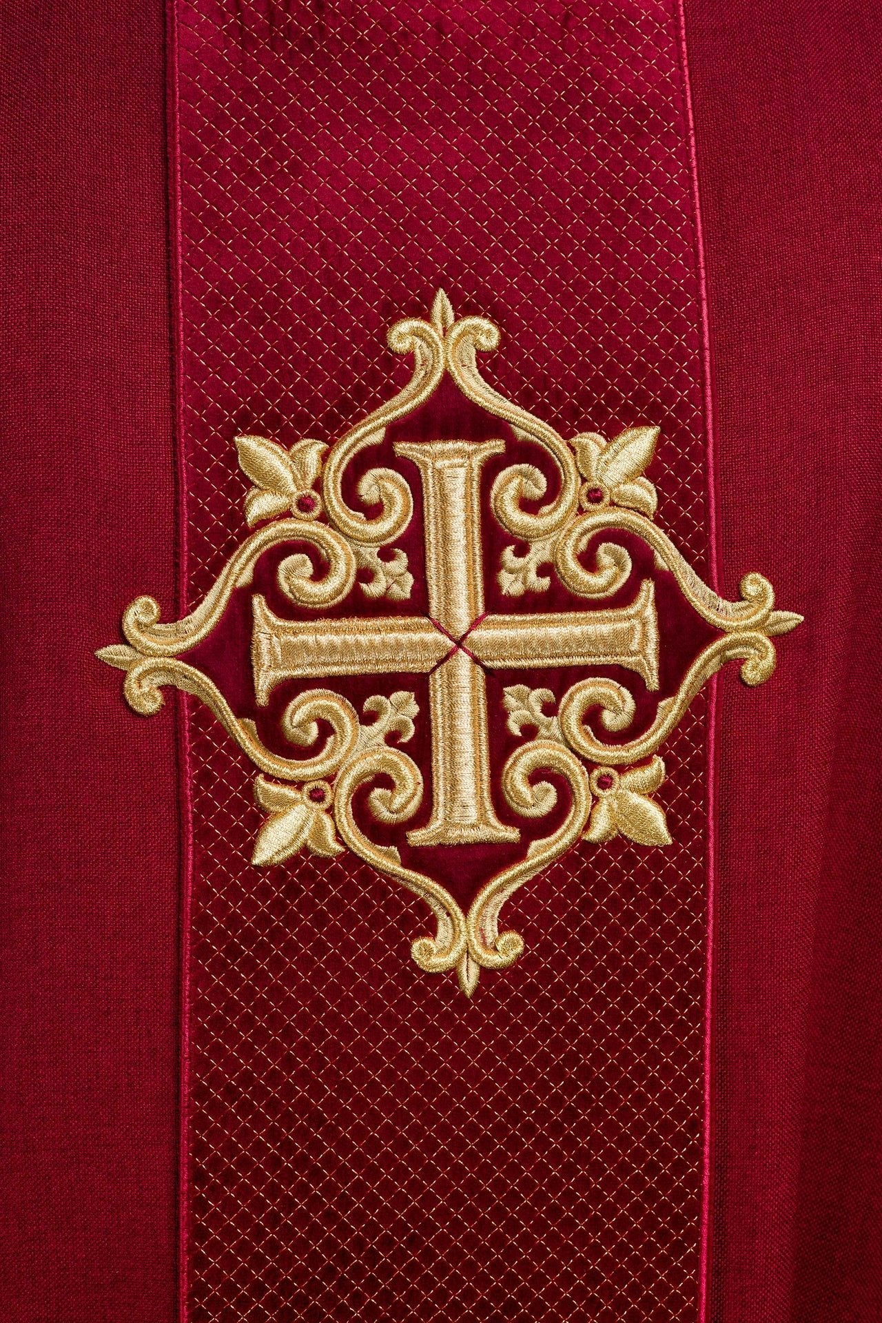 Ornat Liturgiczny z Aksamitnym Pasem i Haftem Krzyży - SZATYLITURGICZNE.PL