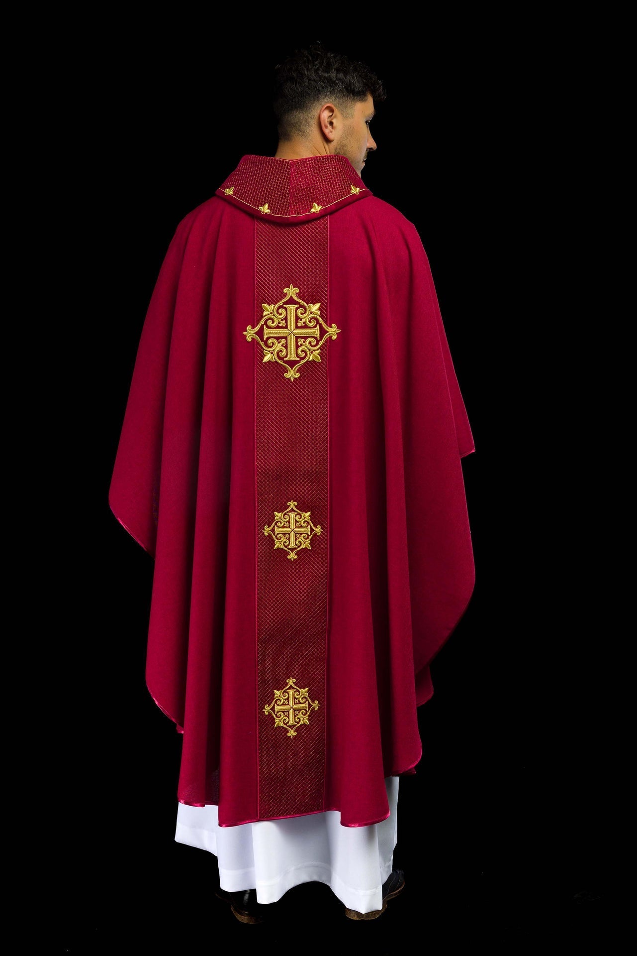 Ornat Liturgiczny z Aksamitnym Pasem i Haftem Krzyży - SZATYLITURGICZNE.PL