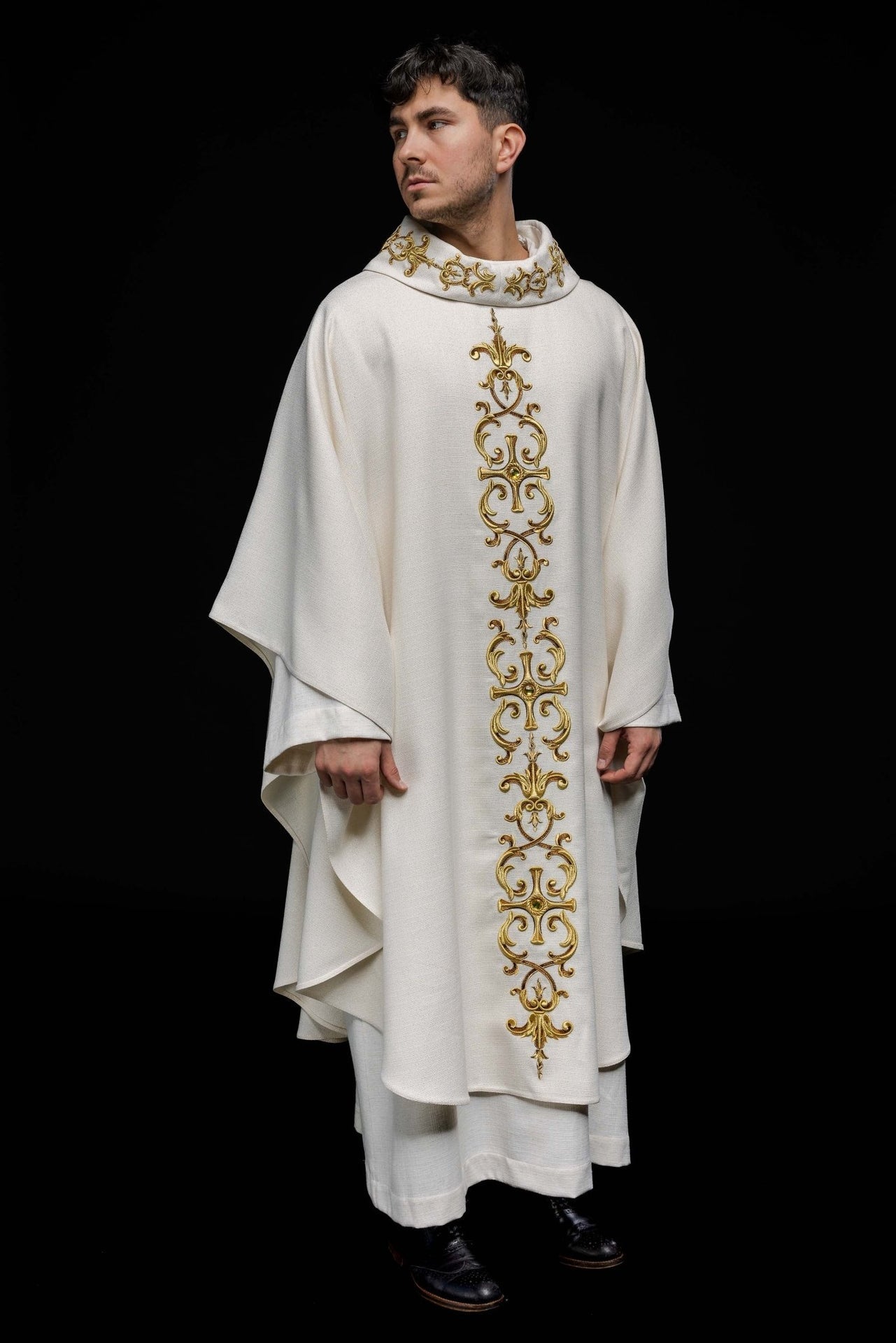 Ornat Liturgiczny z Haftem Eucharystycznym i Zdobieniami - SZATYLITURGICZNE.PL