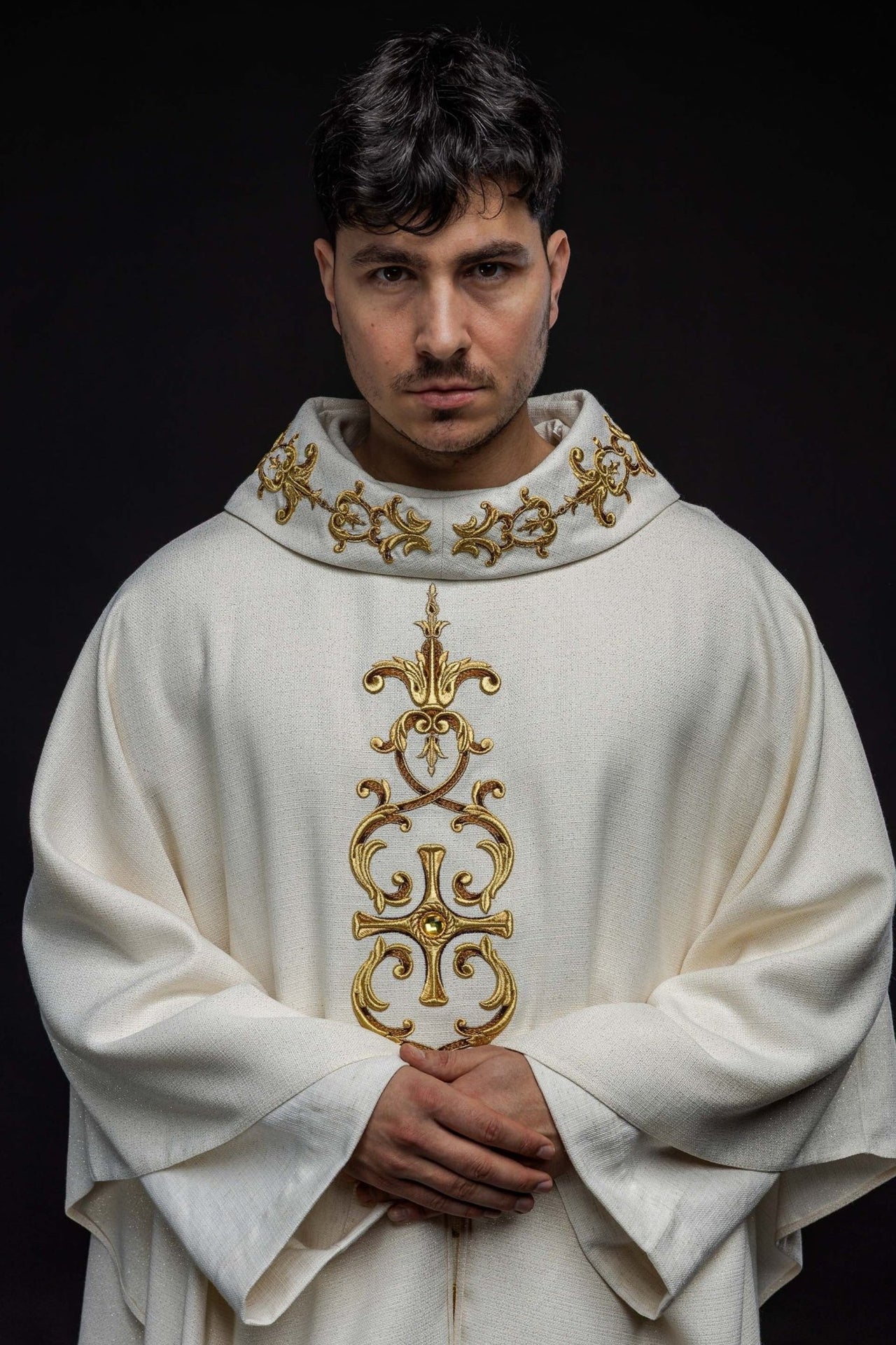 Ornat Liturgiczny z Haftem Eucharystycznym i Zdobieniami - SZATYLITURGICZNE.PL