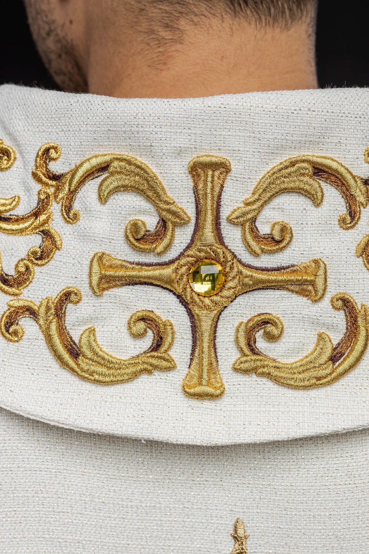 Ornat Liturgiczny z Haftem Eucharystycznym i Zdobieniami - SZATYLITURGICZNE.PL