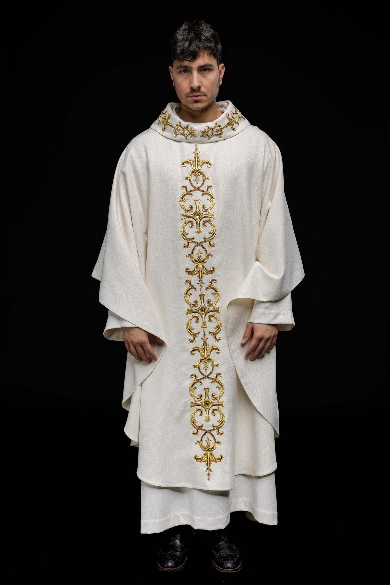 Ornat Liturgiczny z Haftem Eucharystycznym i Zdobieniami - SZATYLITURGICZNE.PL