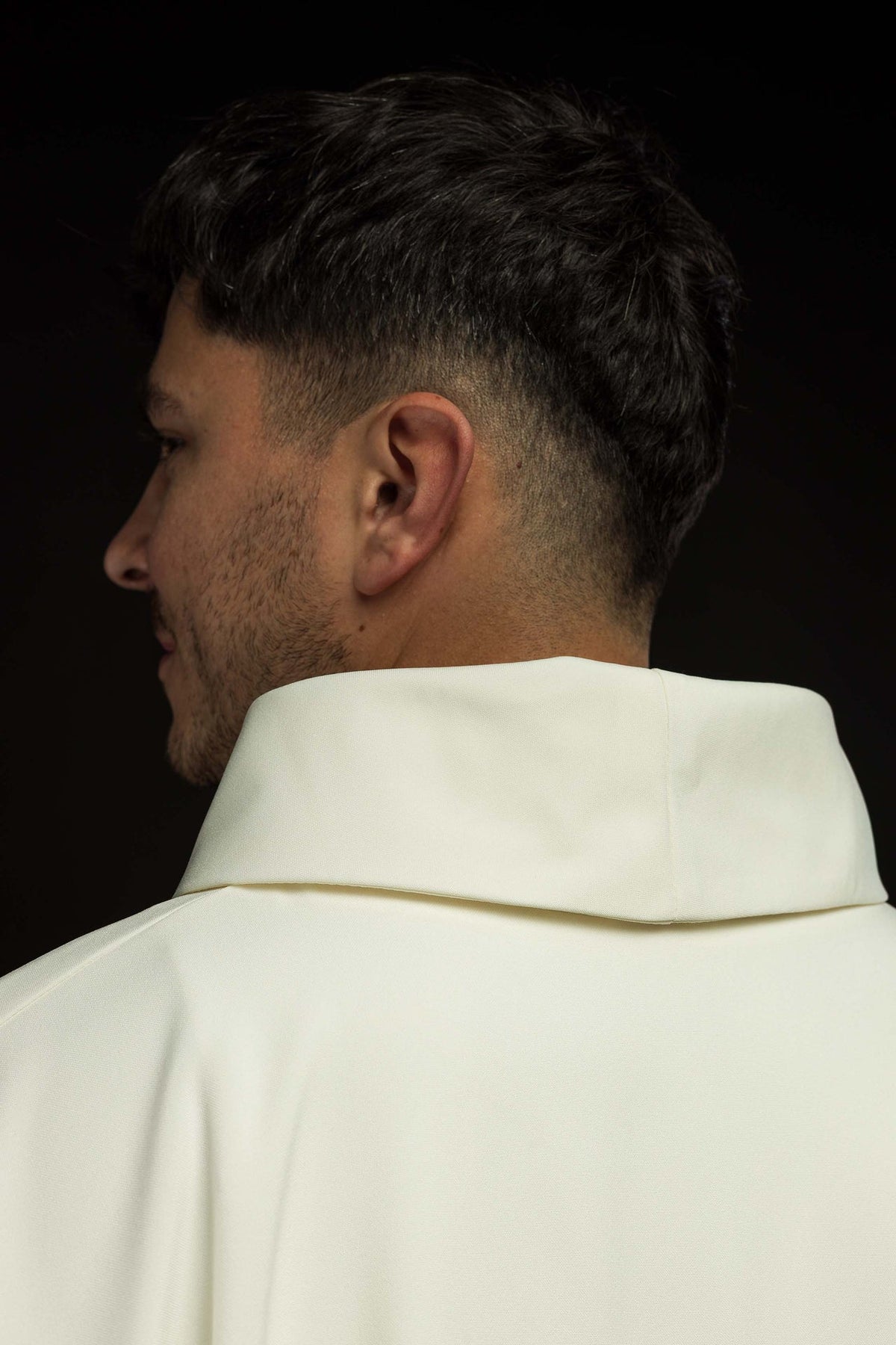 Ornat Liturgiczny z Haftowanym Krzyżem Złotą Nicią - Polski Produkt - SZATYLITURGICZNE.PL