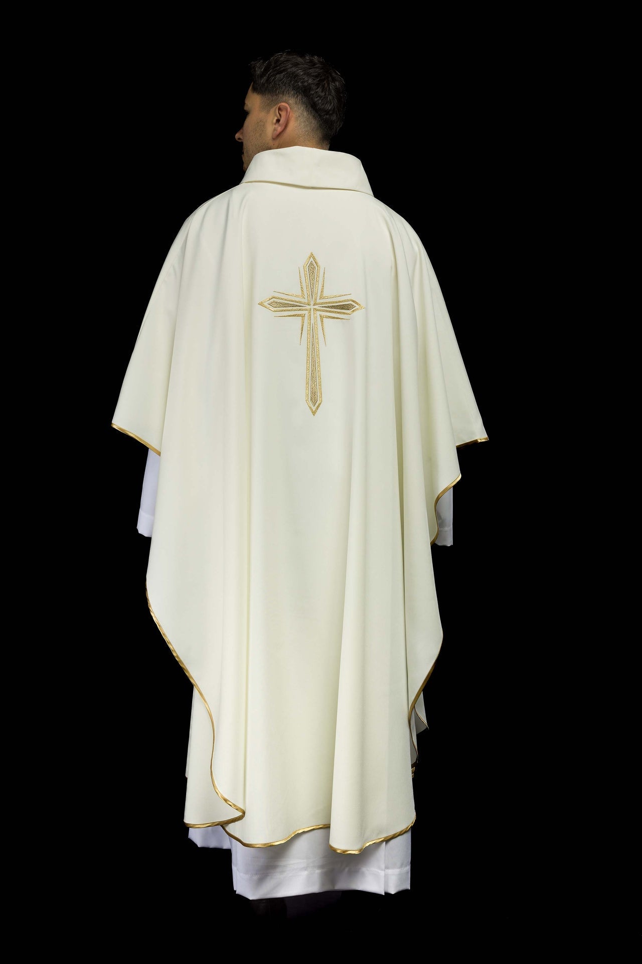 Ornat Liturgiczny z Haftowanym Krzyżem Złotą Nicią - Polski Produkt - SZATYLITURGICZNE.PL