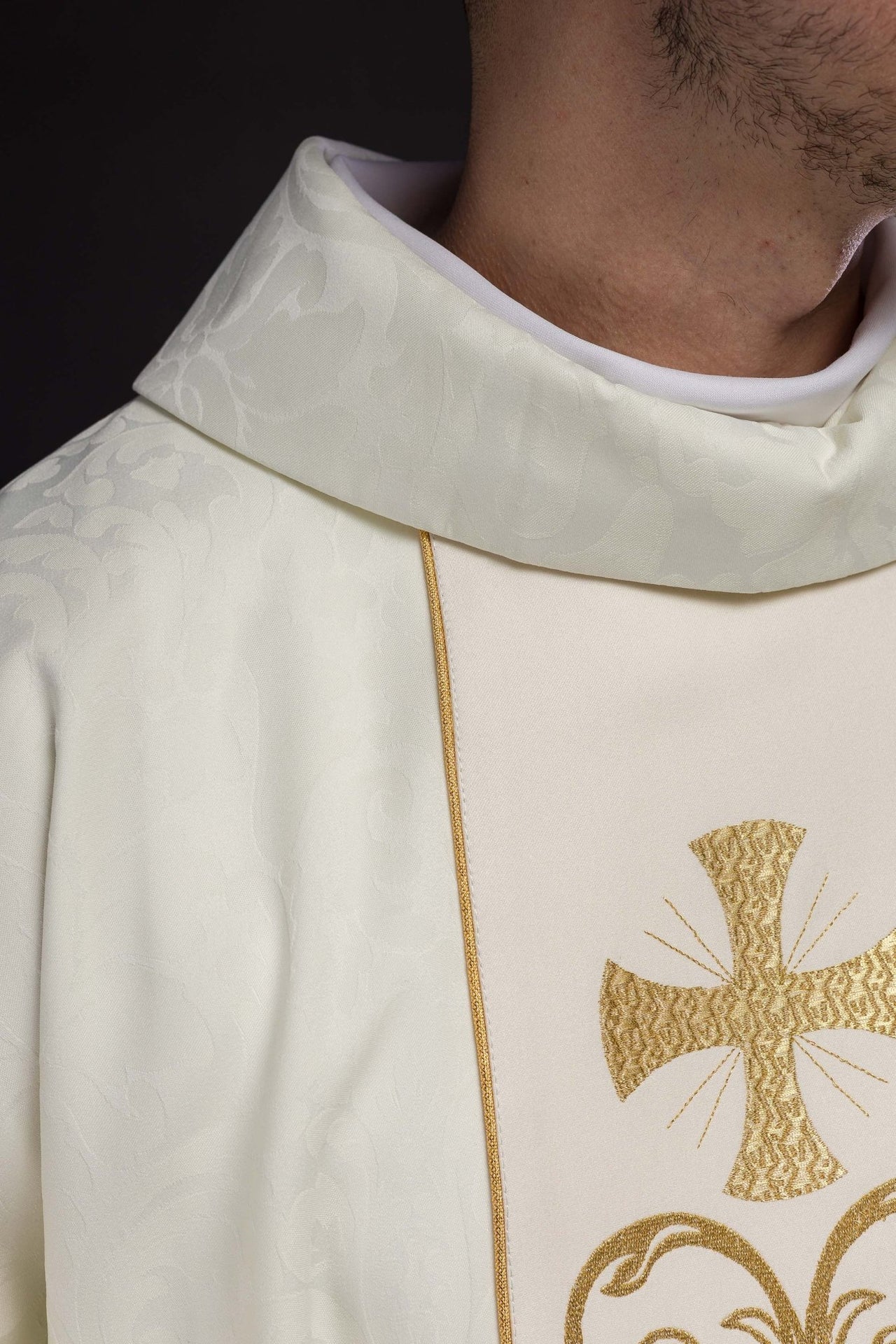 Ornat Liturgiczny Żakardowy z Haftowanym Pasem - Polska Produkcja - SZATYLITURGICZNE.PL