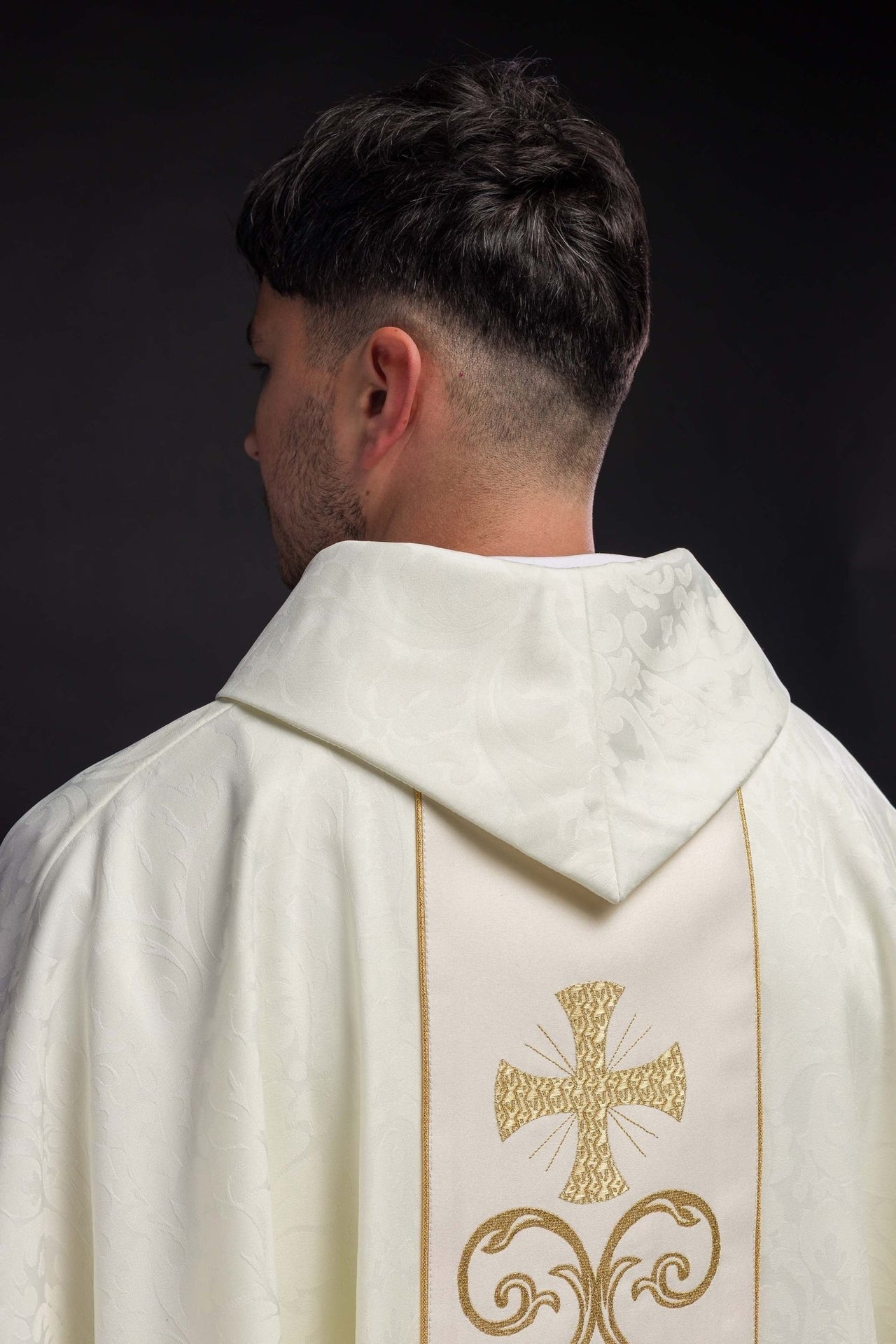 Ornat Liturgiczny Żakardowy z Haftowanym Pasem - Polska Produkcja - SZATYLITURGICZNE.PL