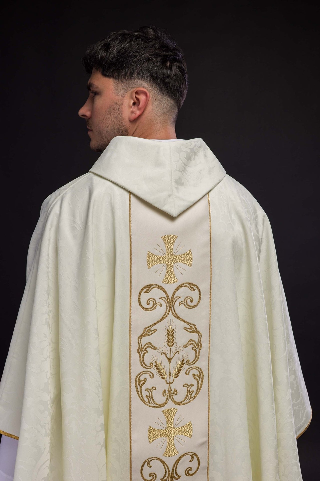 Ornat Liturgiczny Żakardowy z Haftowanym Pasem - Polska Produkcja - SZATYLITURGICZNE.PL