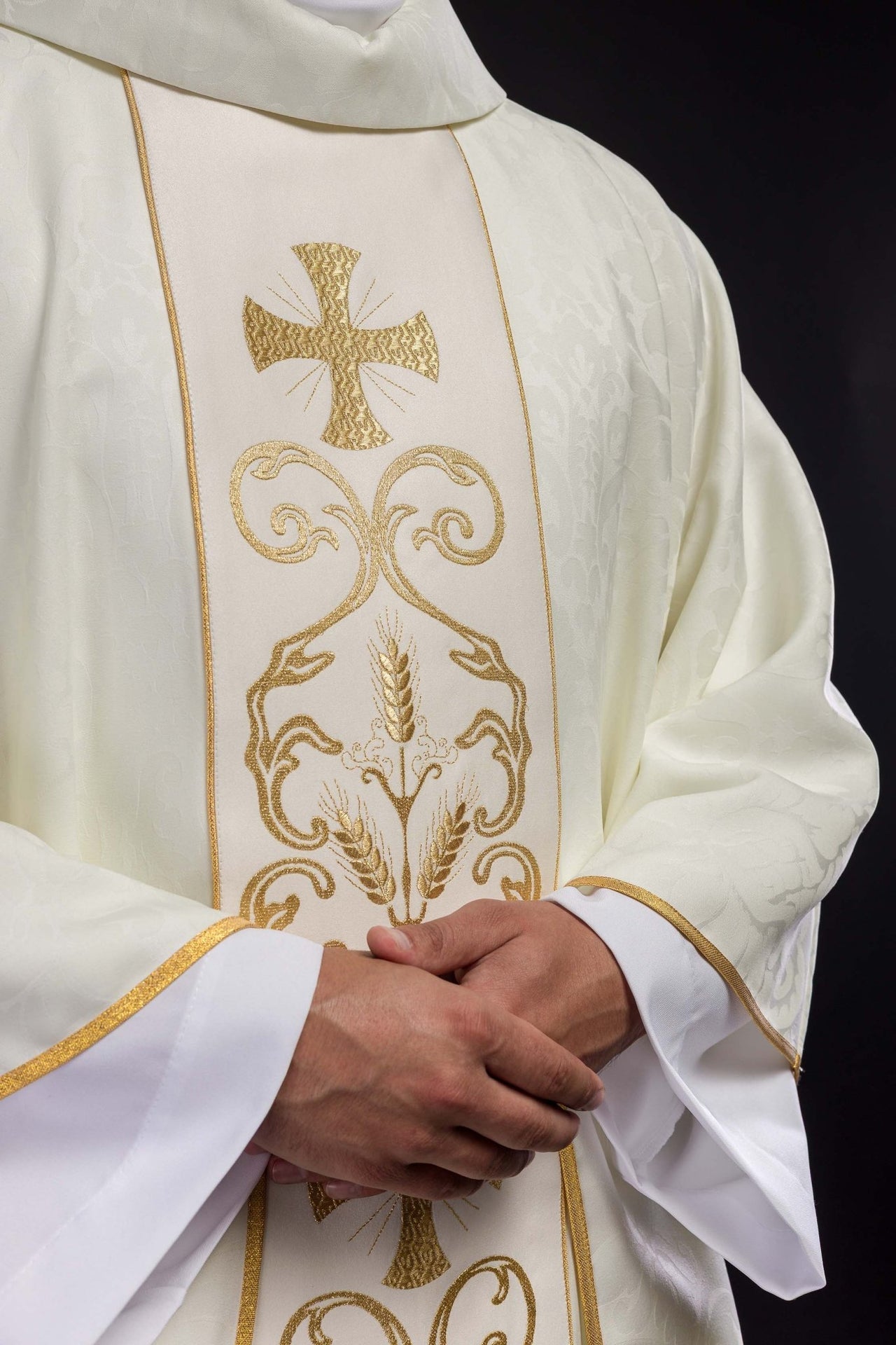 Ornat Liturgiczny Żakardowy z Haftowanym Pasem - Polska Produkcja - SZATYLITURGICZNE.PL