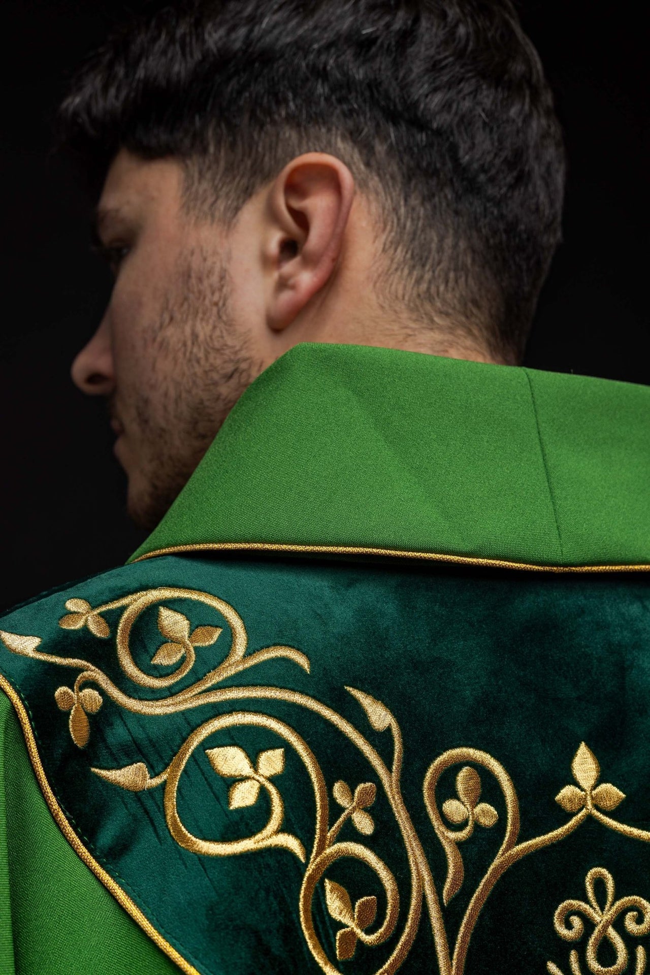 Ornat Liturgiczny Zielony Aksamitny Haft - Elegancki Strój Kapłański - SZATYLITURGICZNE.PL