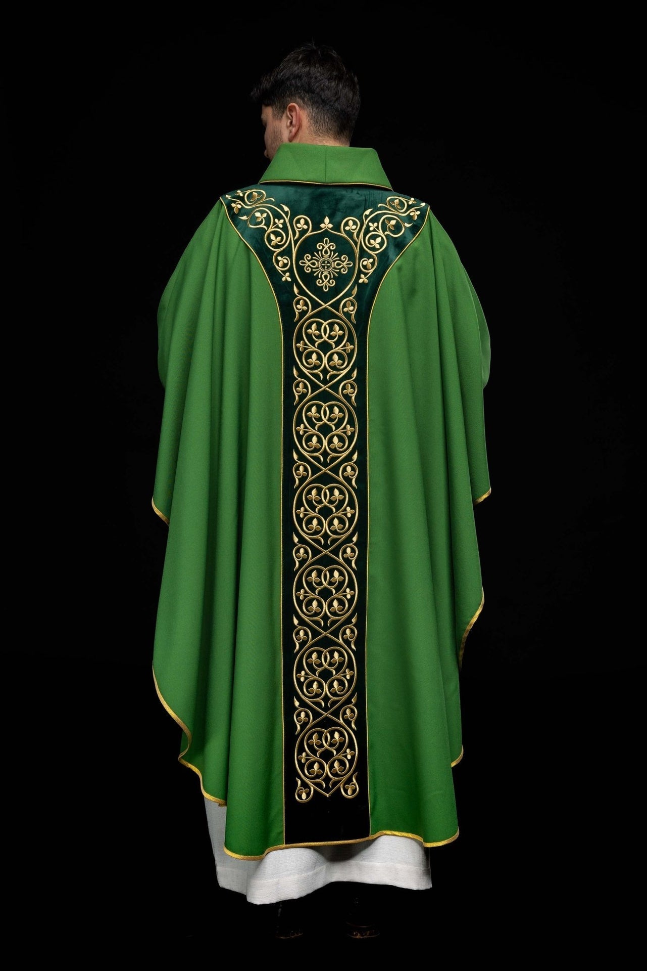 Ornat Liturgiczny Zielony Aksamitny Haft - Elegancki Strój Kapłański - SZATYLITURGICZNE.PL