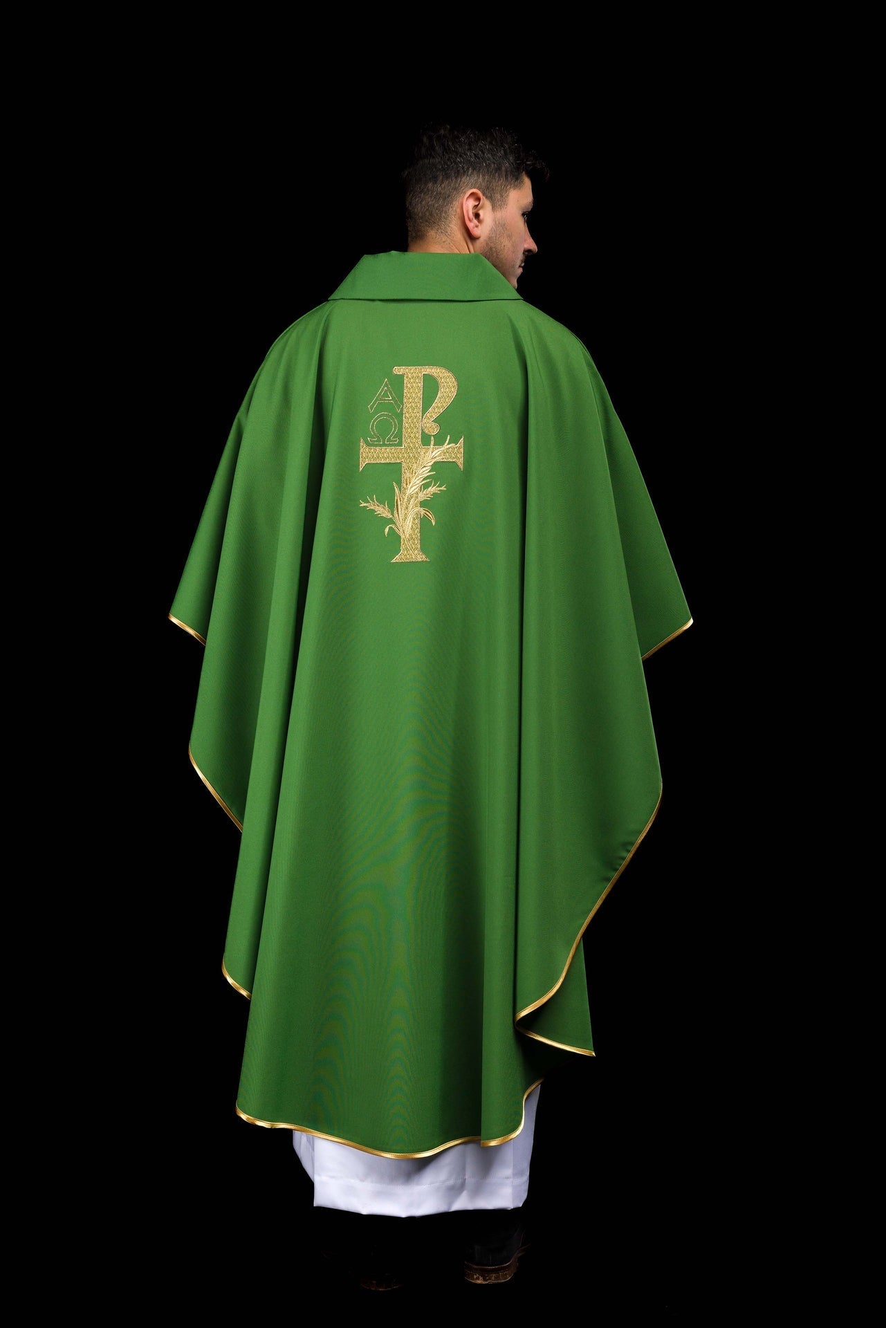 Ornat Liturgiczny Zielony Alfa i Omega - Szeroki Kołnierz, Haftowany - SZATYLITURGICZNE.PL