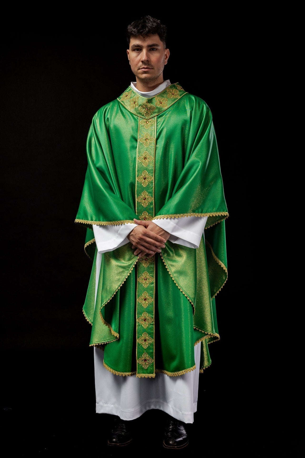 Ornat Liturgiczny Zielony Haftowany Kamieniami - Polski Produkt - SZATYLITURGICZNE.PL