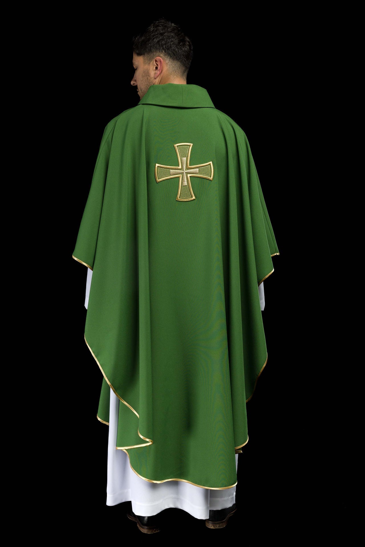 Ornat Liturgiczny Zielony Haftowany Złotym Krzyżem - SZATYLITURGICZNE.PL