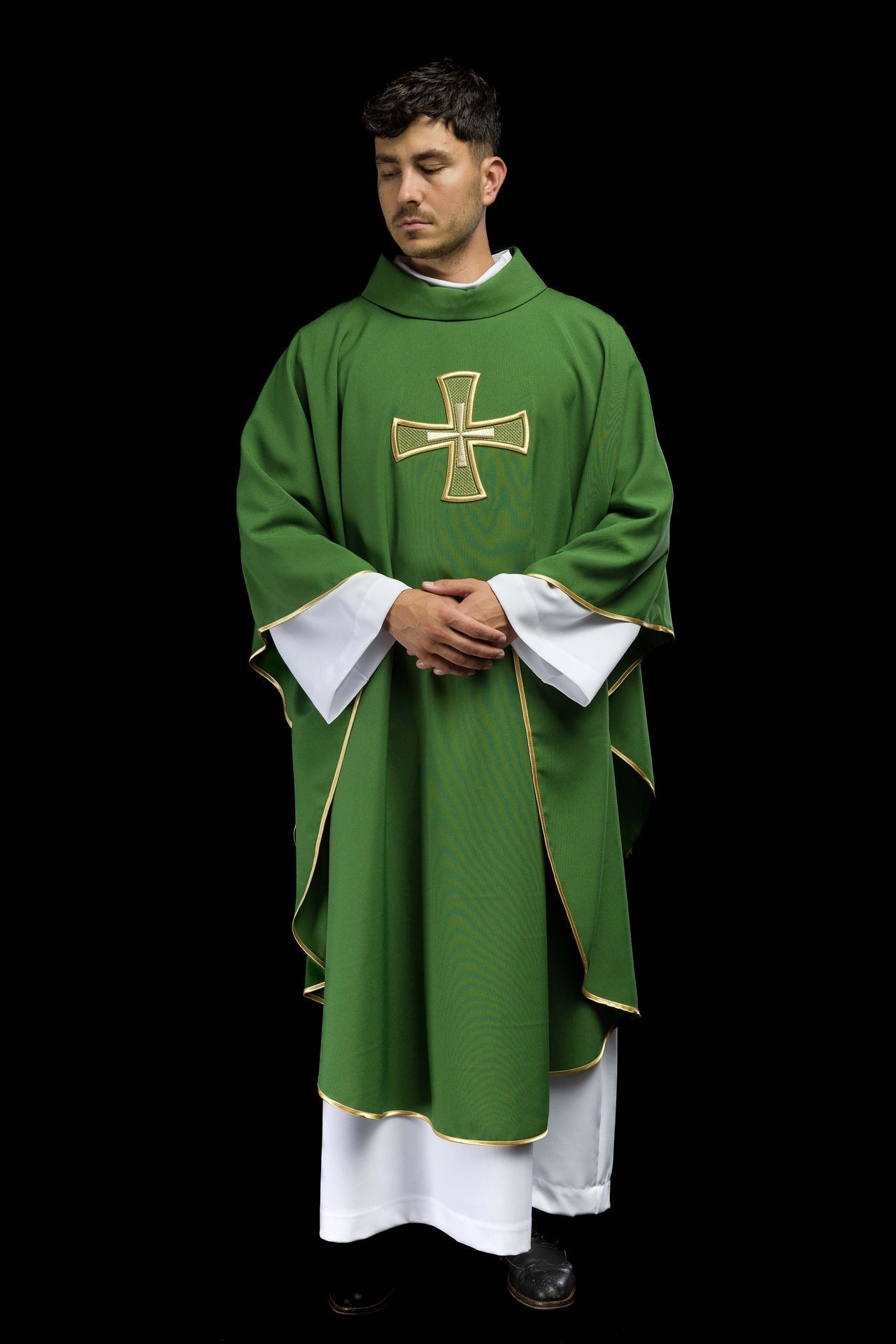 Ornat Liturgiczny Zielony Haftowany Złotym Krzyżem - SZATYLITURGICZNE.PL
