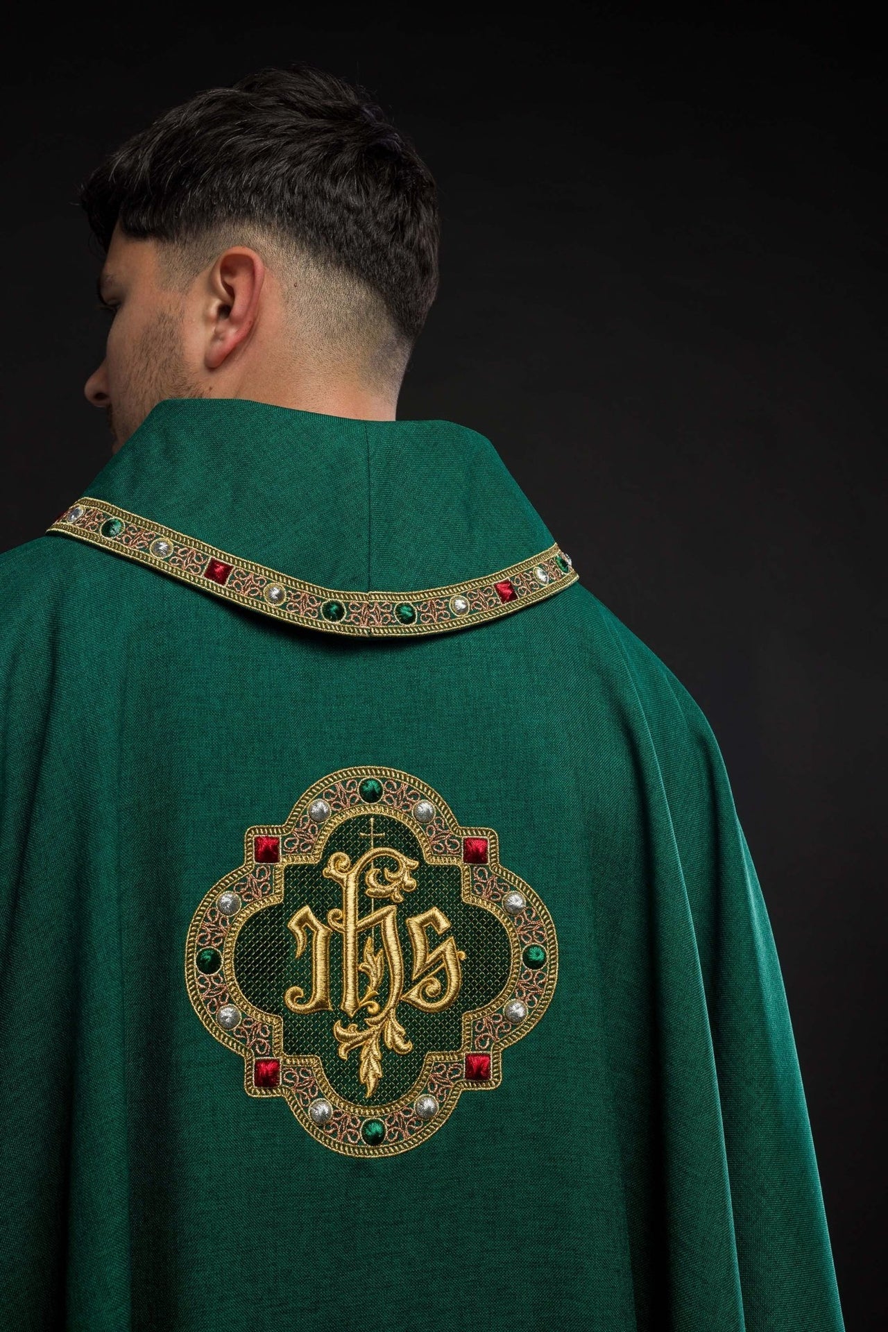 Ornat Liturgiczny Zielony IHS - Bogato Haftowany Pas i Lamówka - SZATYLITURGICZNE.PL