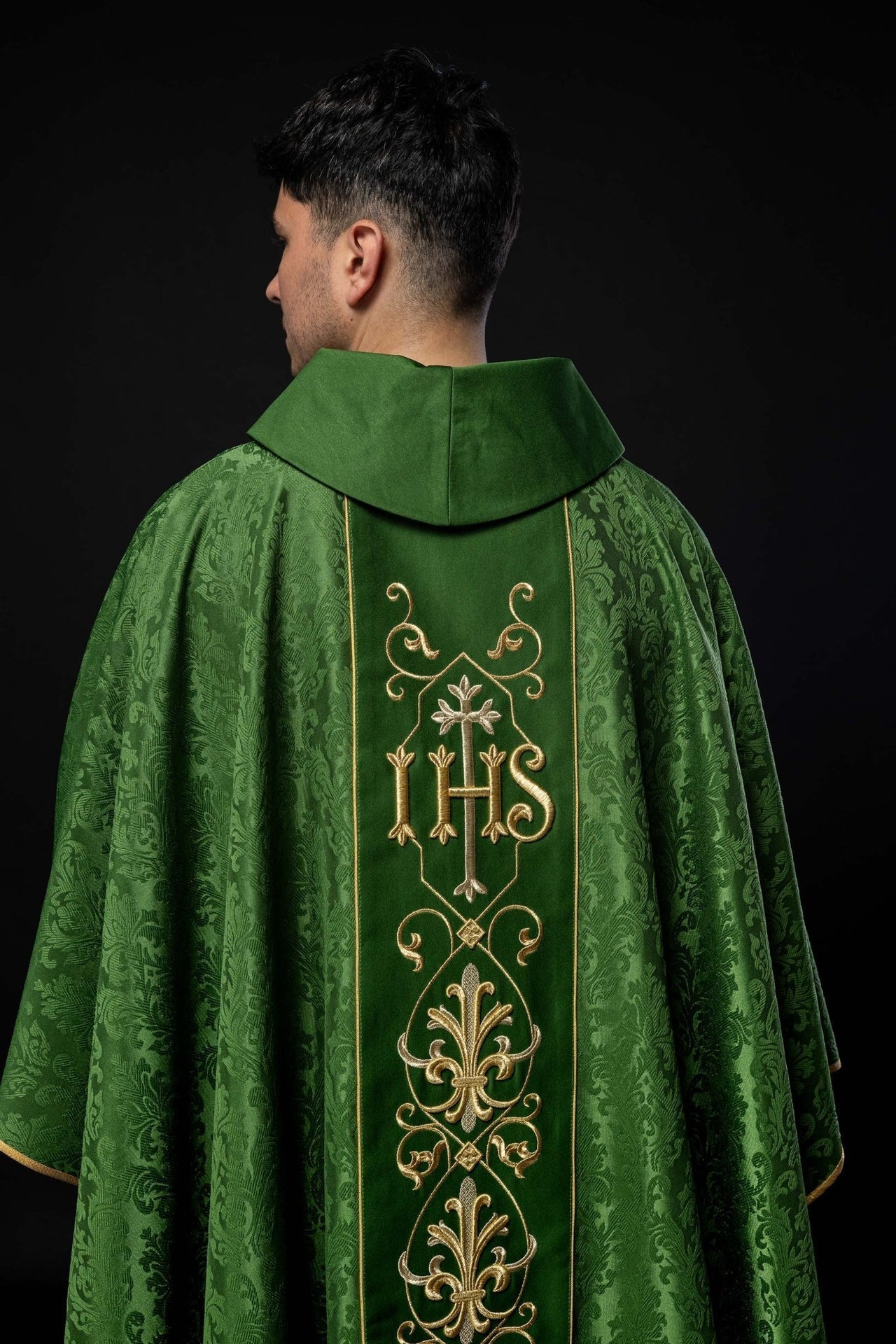 Ornat Liturgiczny Zielony IHS Haftowany - Polska Produkcja - SZATYLITURGICZNE.PL